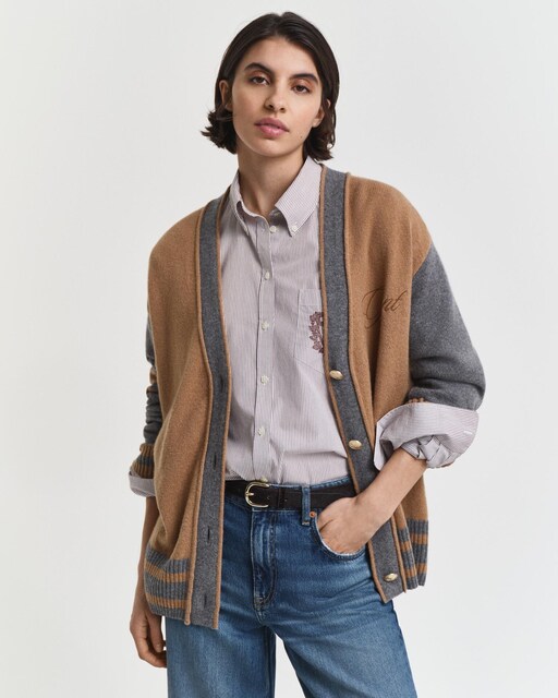 Imagen 0 de Cárdigan de mujer con cuello de pico estilo retro