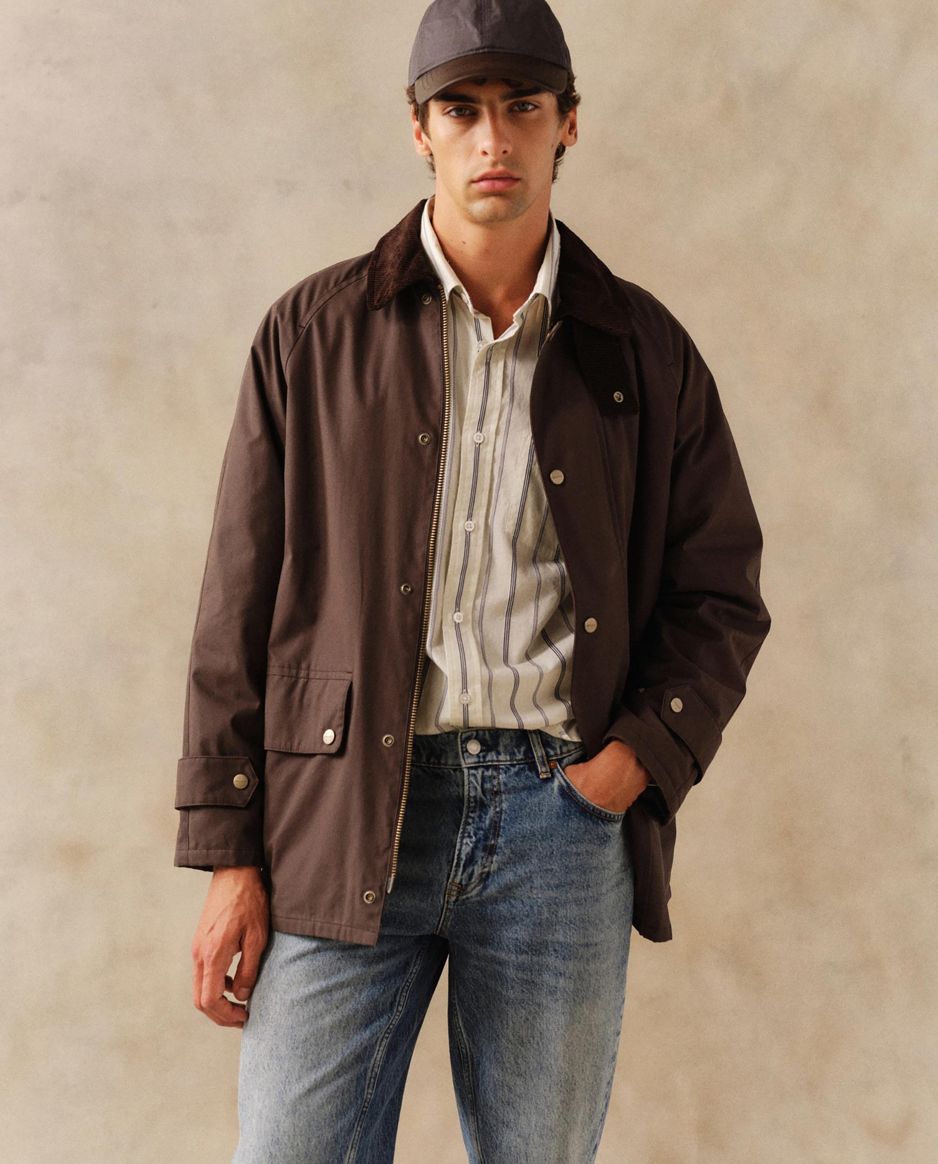 Imagen 0 de Chaqueta de hombre con cremallera y bolsillos Marrón