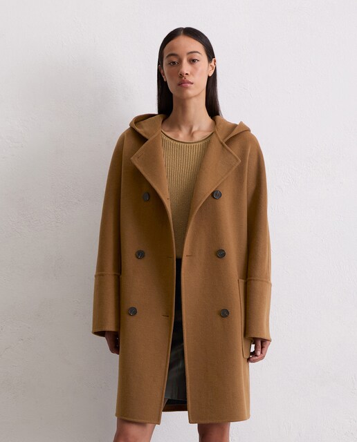 Imagen 0 de Abrigo de mujer con capucha fabricado con una mezcla de lana de doble cara