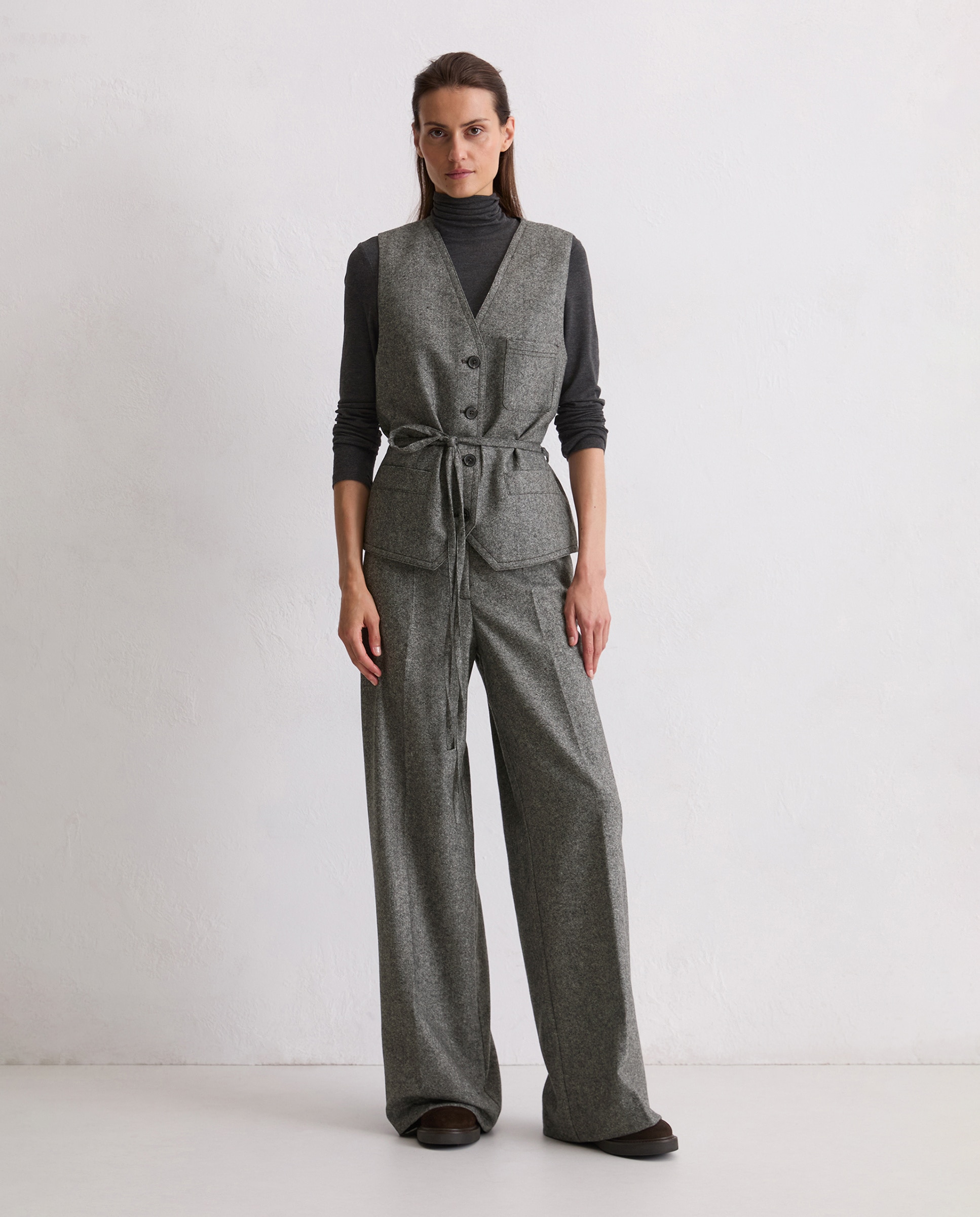 Imagen 0 de Chaleco de mujer de tweed entallado de lana virgen