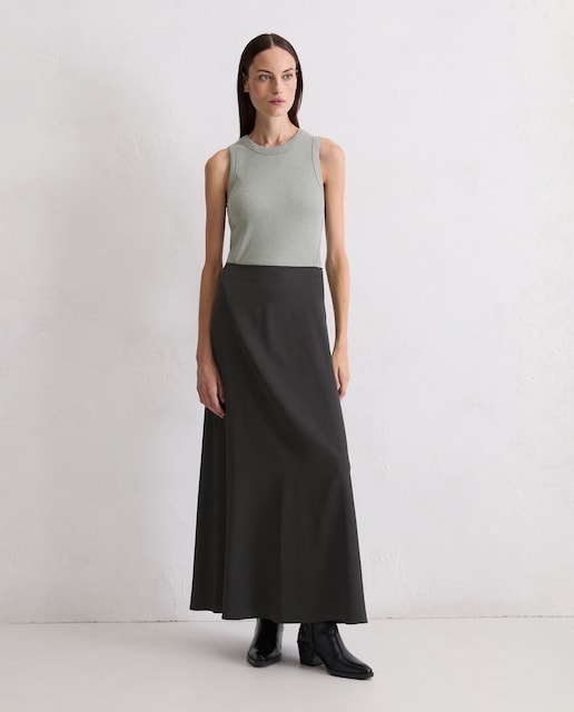 Imagen 0 de Falda larga acampanada de satén de viscosa elástica fluida