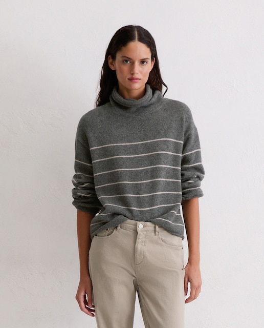 Imagen 0 de Jersey de mujer con cuello alto a rayas en suave mezcla de lana merina