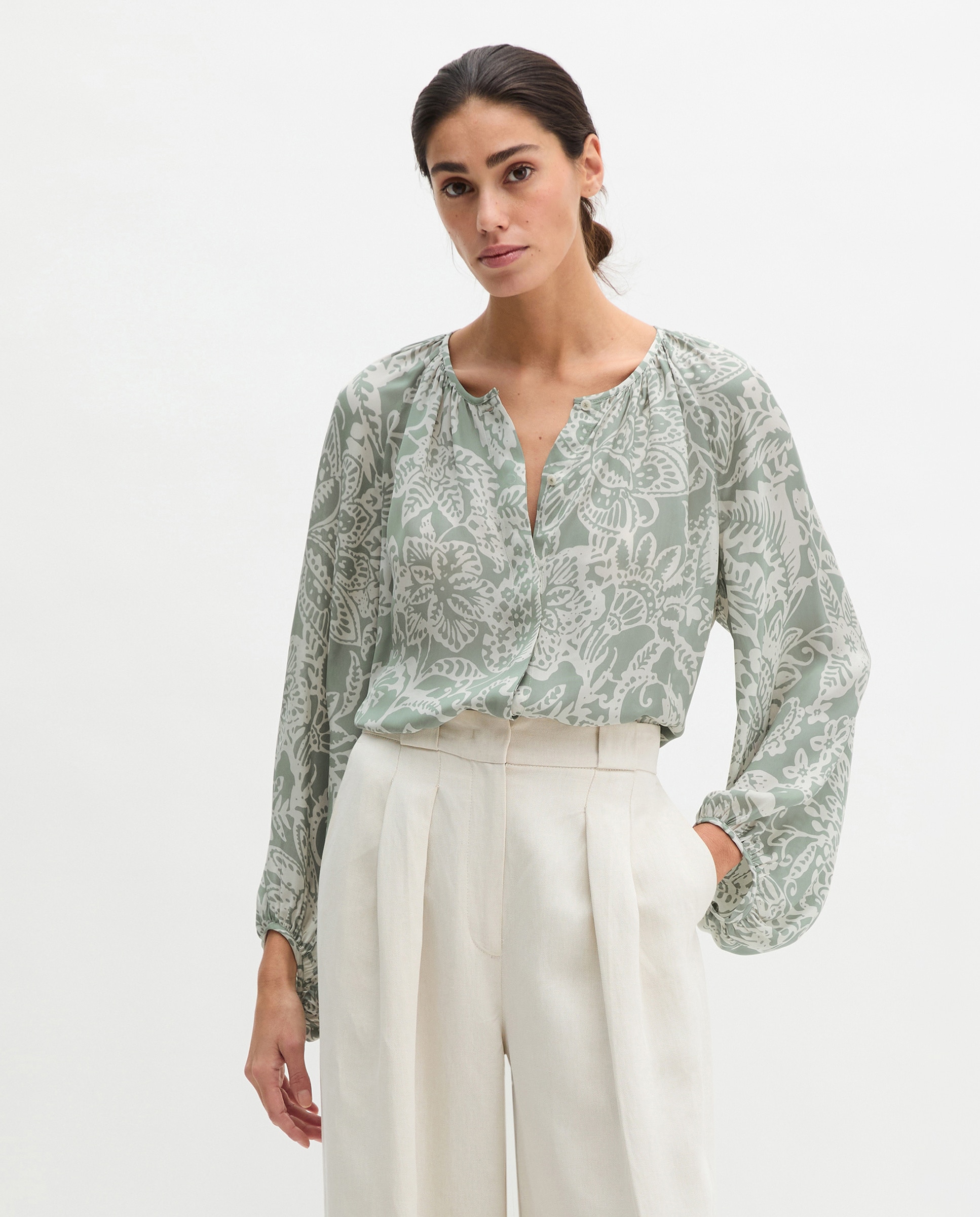 Imagen 0 de Blusa de mujer estampada suelta de sarga ligera de viscosa Verde claro