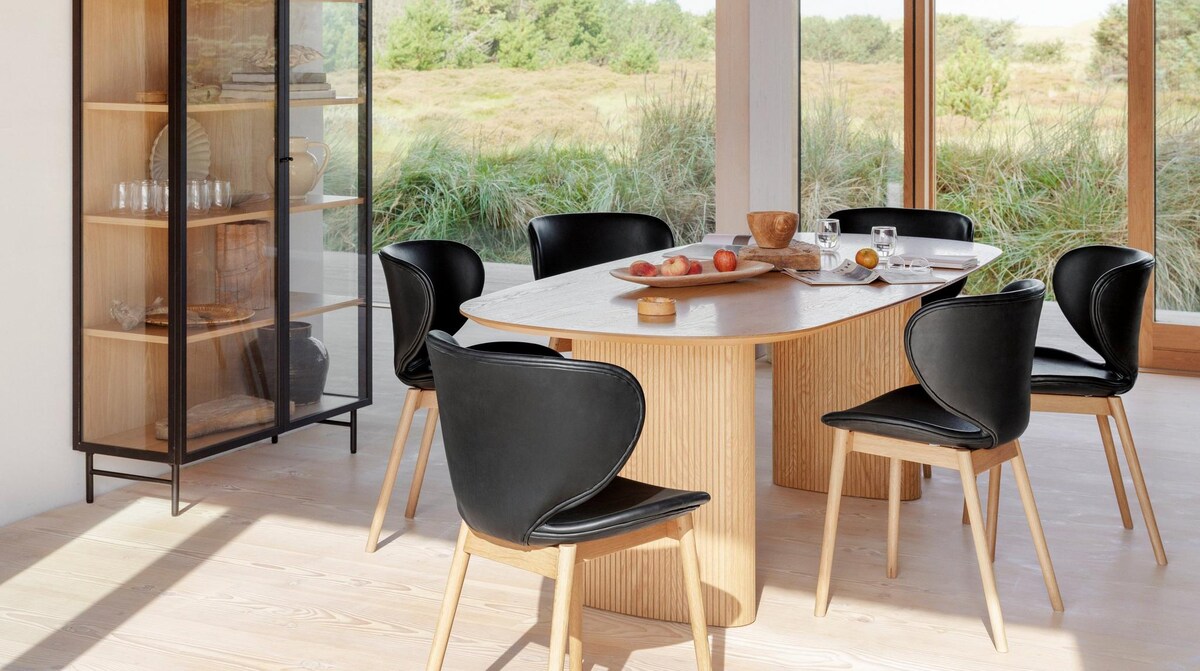 Pack de dos sillas Hamilton pata roble oscuro tela Skagen BoConcept Beige-5