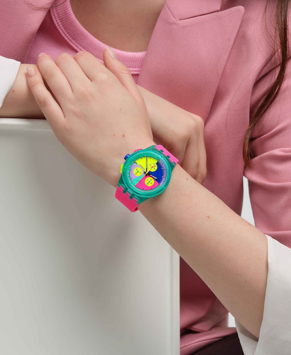 Reloj Swatch Neon Flash arrow de color rosa y material plástico