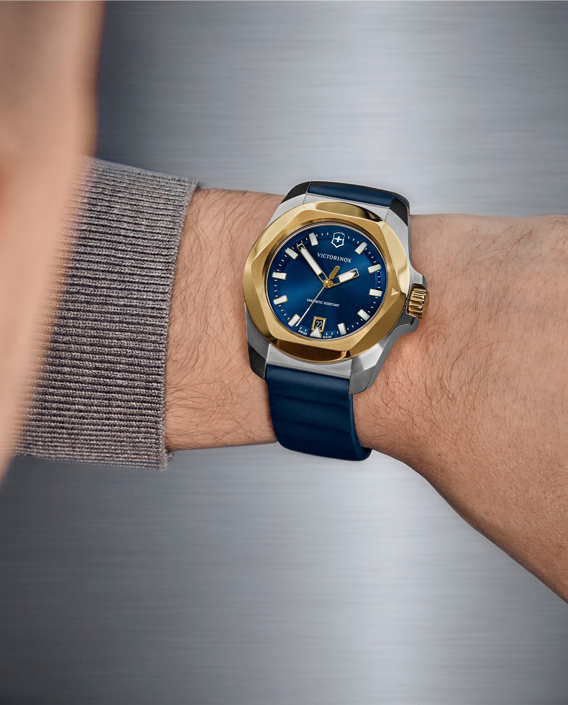 Imagen 5 de Reloj de hombre inox v242088 de caucho y correa - Victorinox - Azul Azul