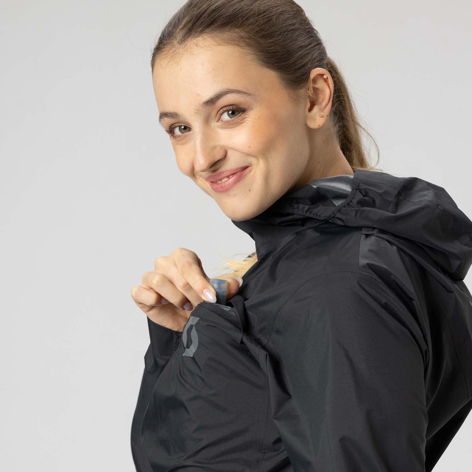 Imagen 3 de Chaqueta impermeable de running de mujer ENDURANCE SL WP Scott - Negro Negro