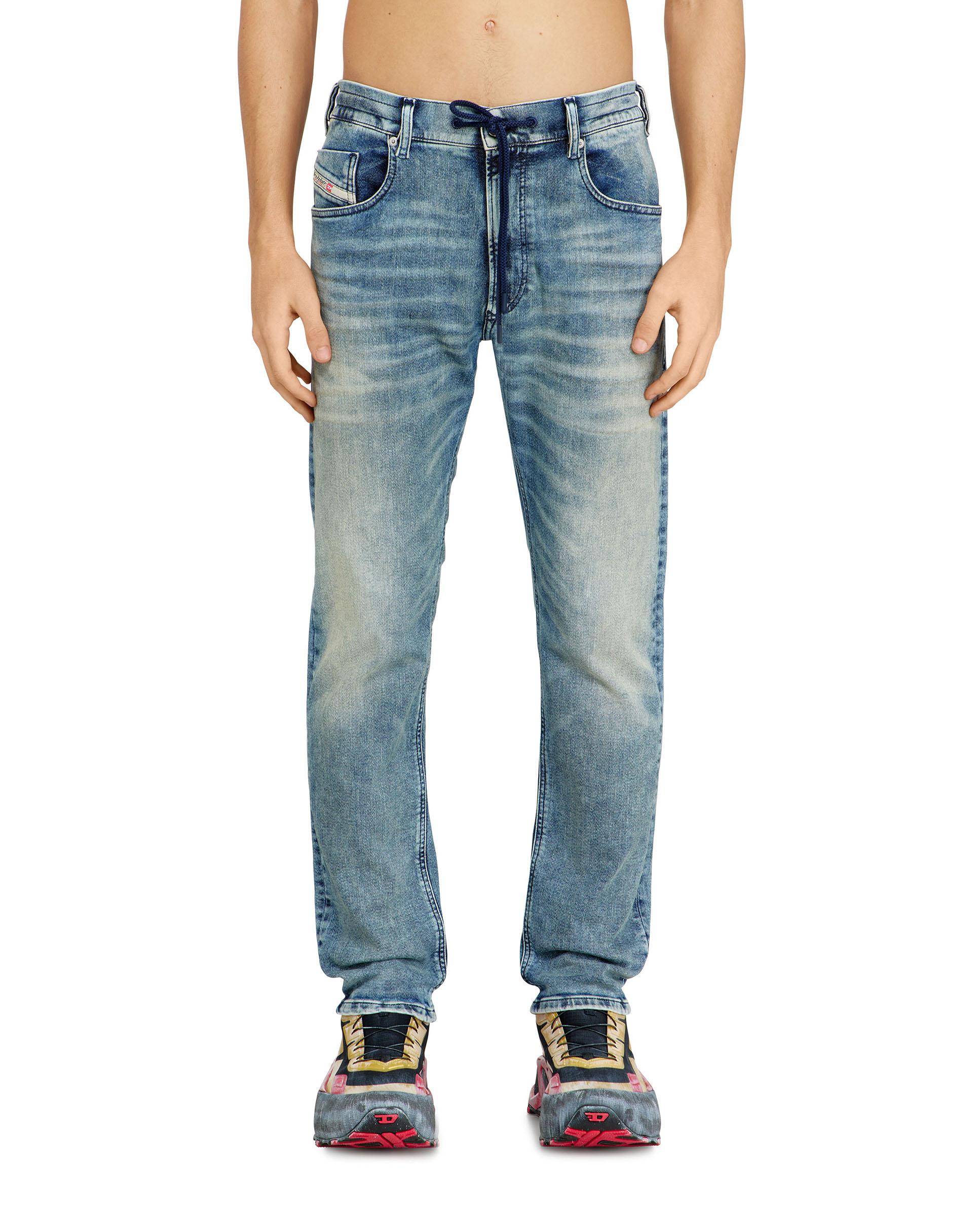Diesel - Vaquero regular de hombre 2032 D-Krooley Joggjeans® tapered de cintura media.