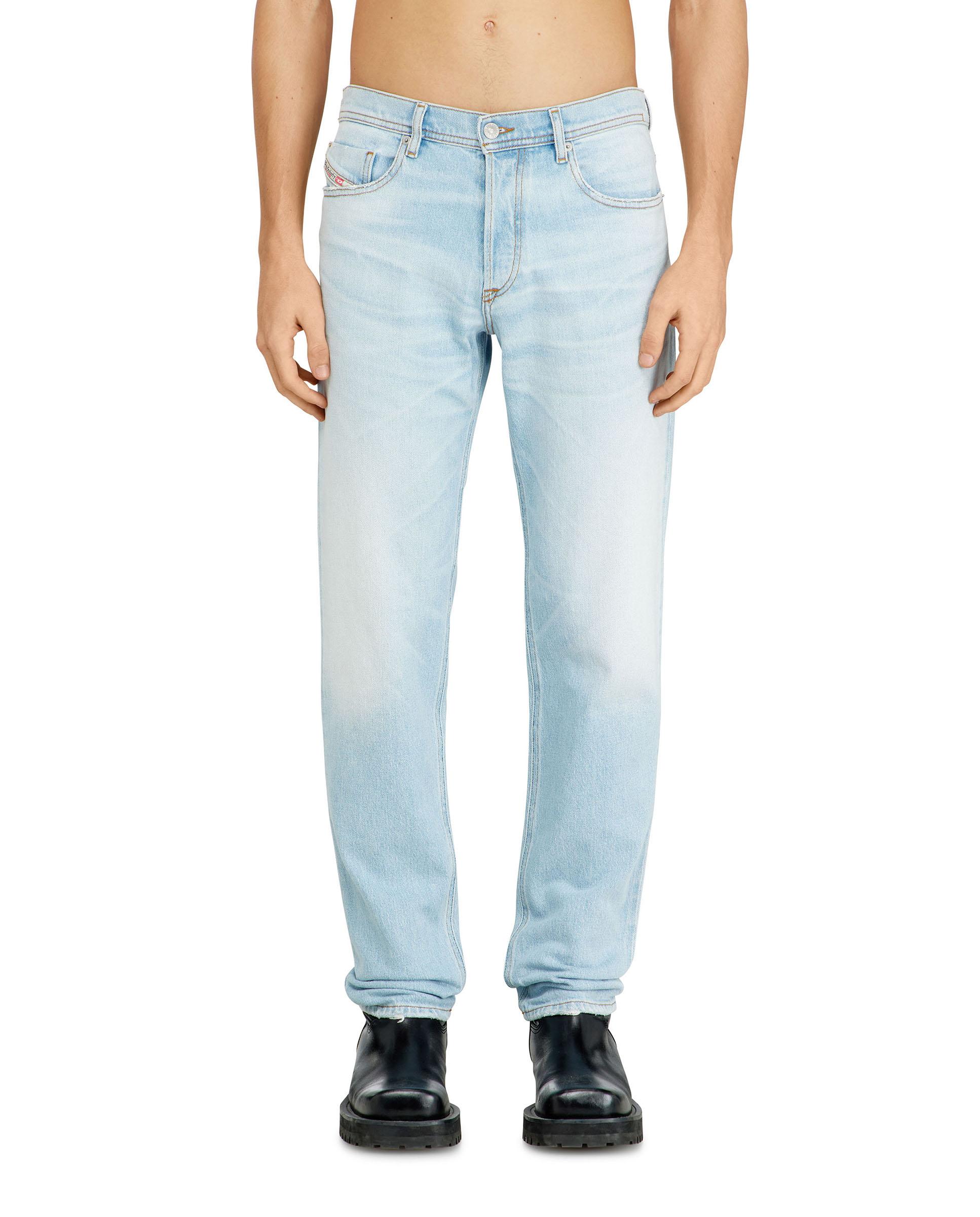 Diesel - Vaquero regular de hombre 2023 D-Finitive ligeramente tapered de cintura media.