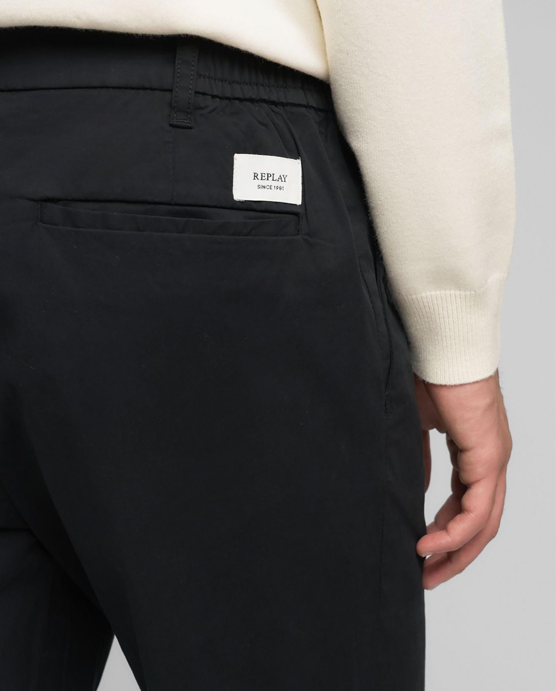Chino de hombre relaxed fit con bolsillos laterales y traseros - Replay - Negro Negro-5