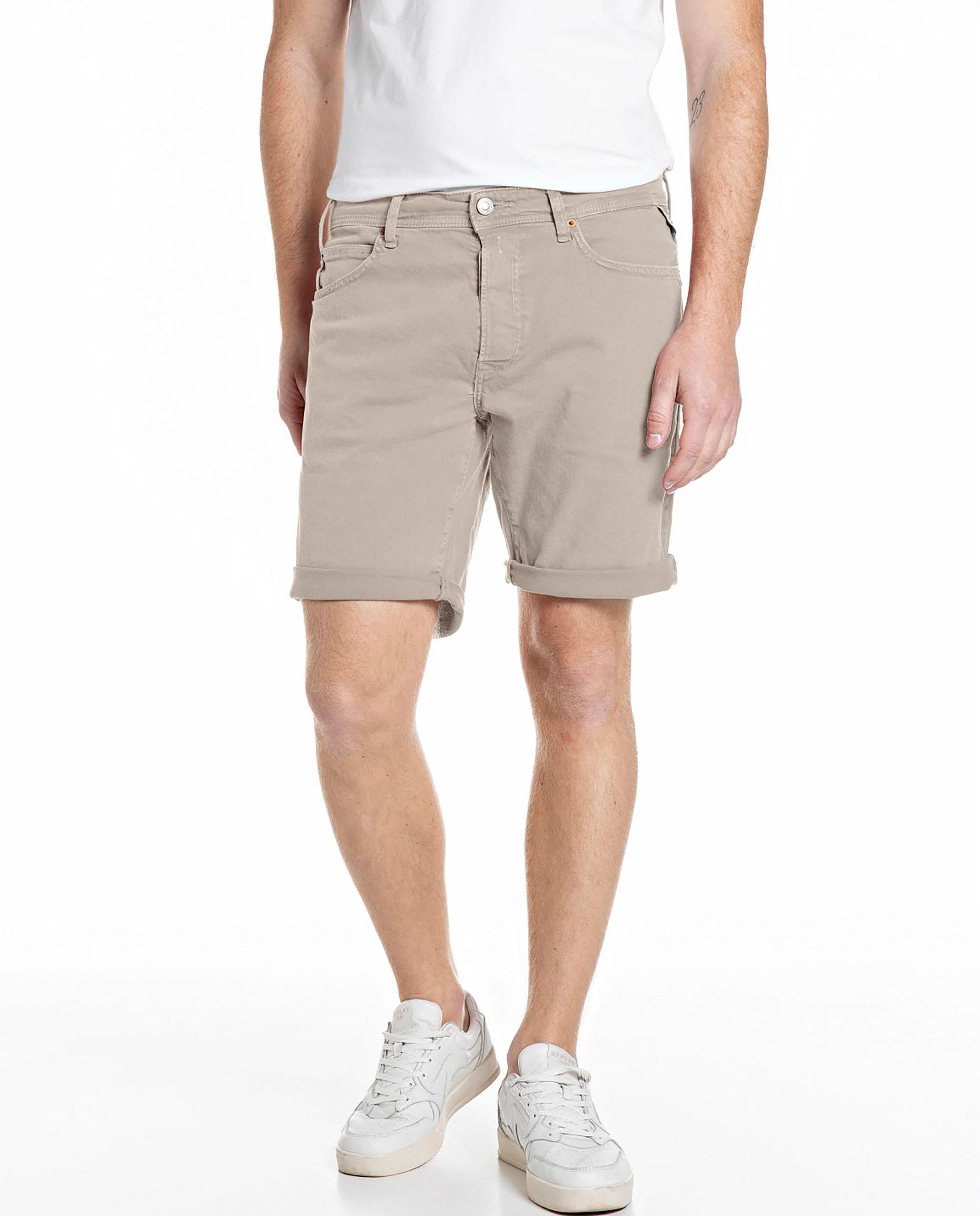 Imagen 0 de Bermuda de hombre tapered fit cinco bolsillos Beige
