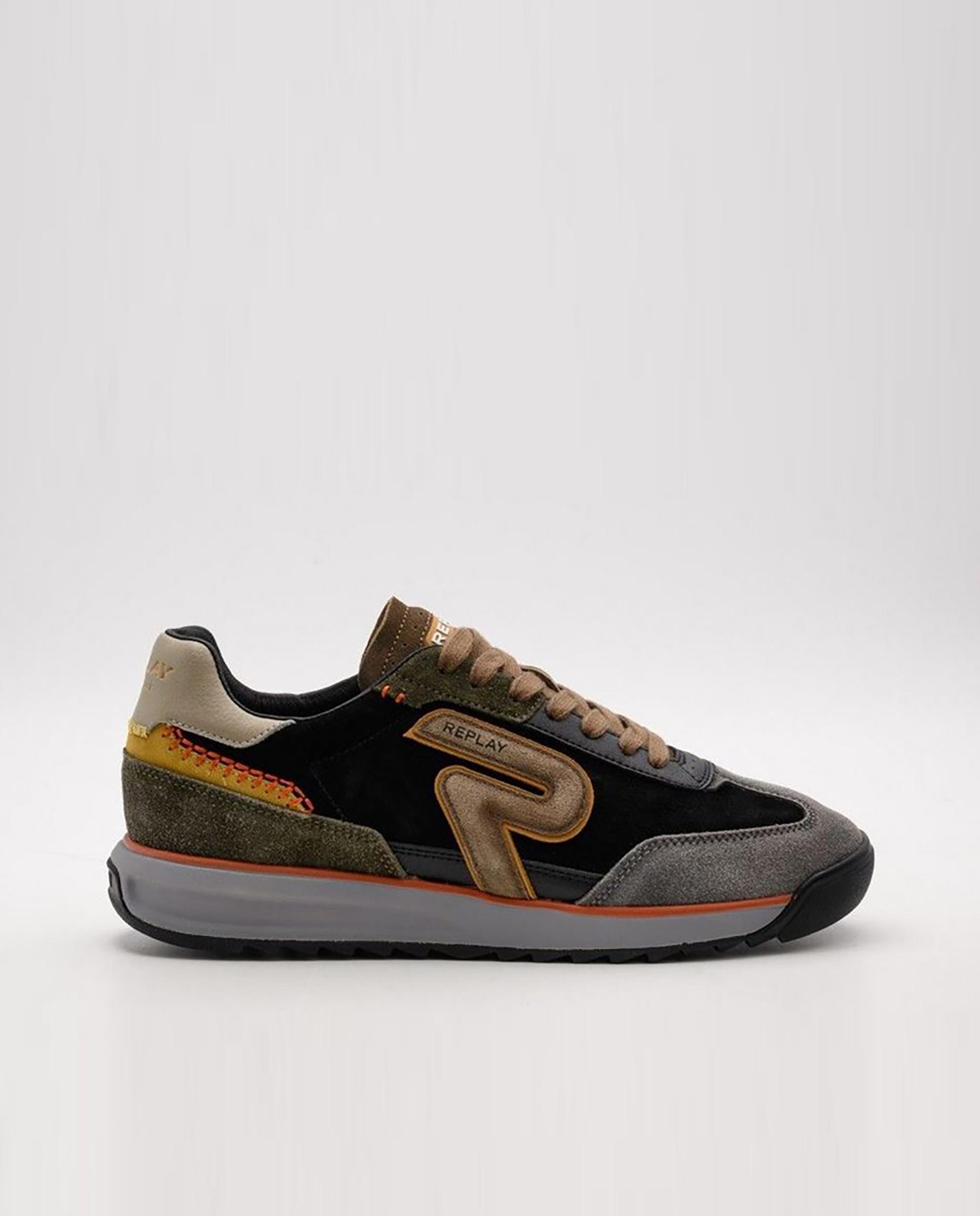 Imagen 0 de Zapatillas deportivas de hombre con cordones y con logo lateral Negro