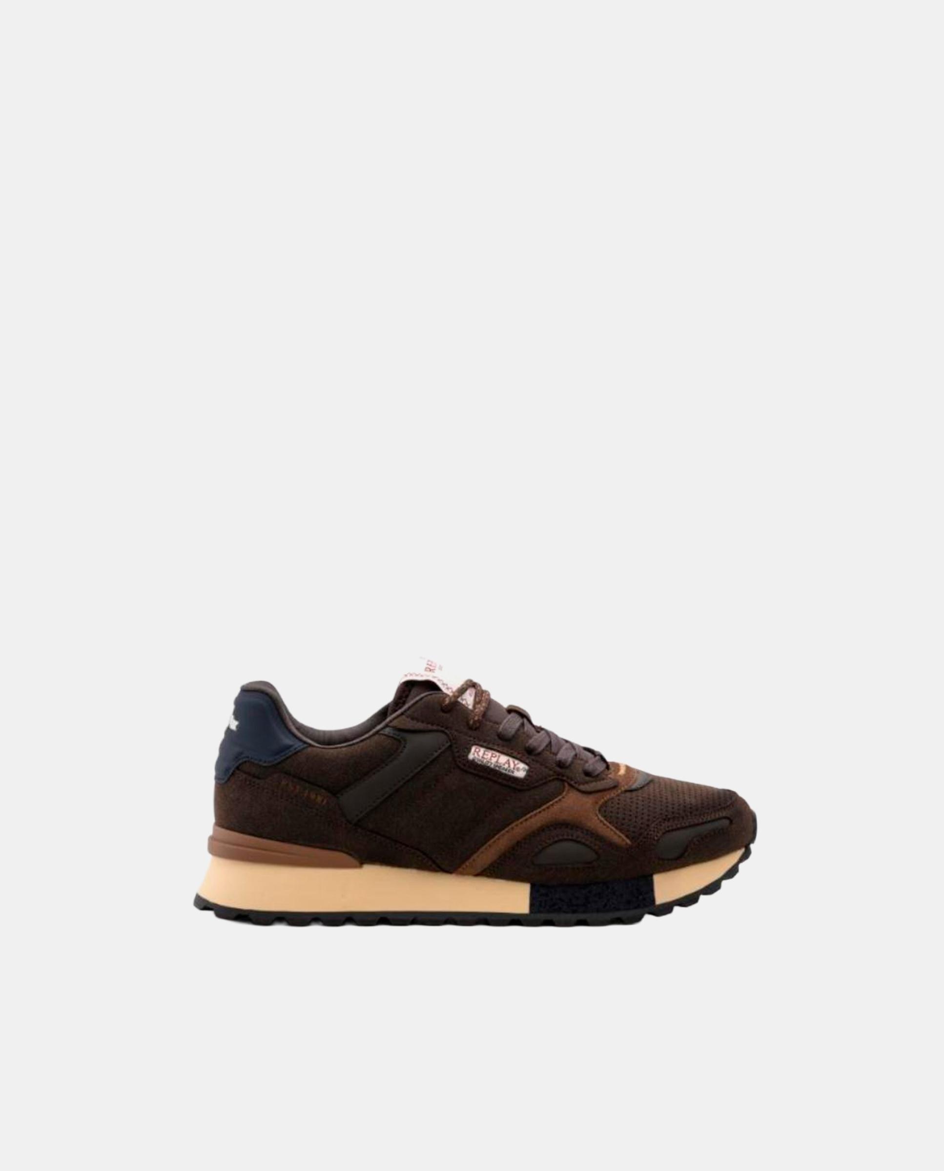 Imagen 0 de Zapatillas deportivas de hombre con cordones y con detalle en la parte trasera Marrón