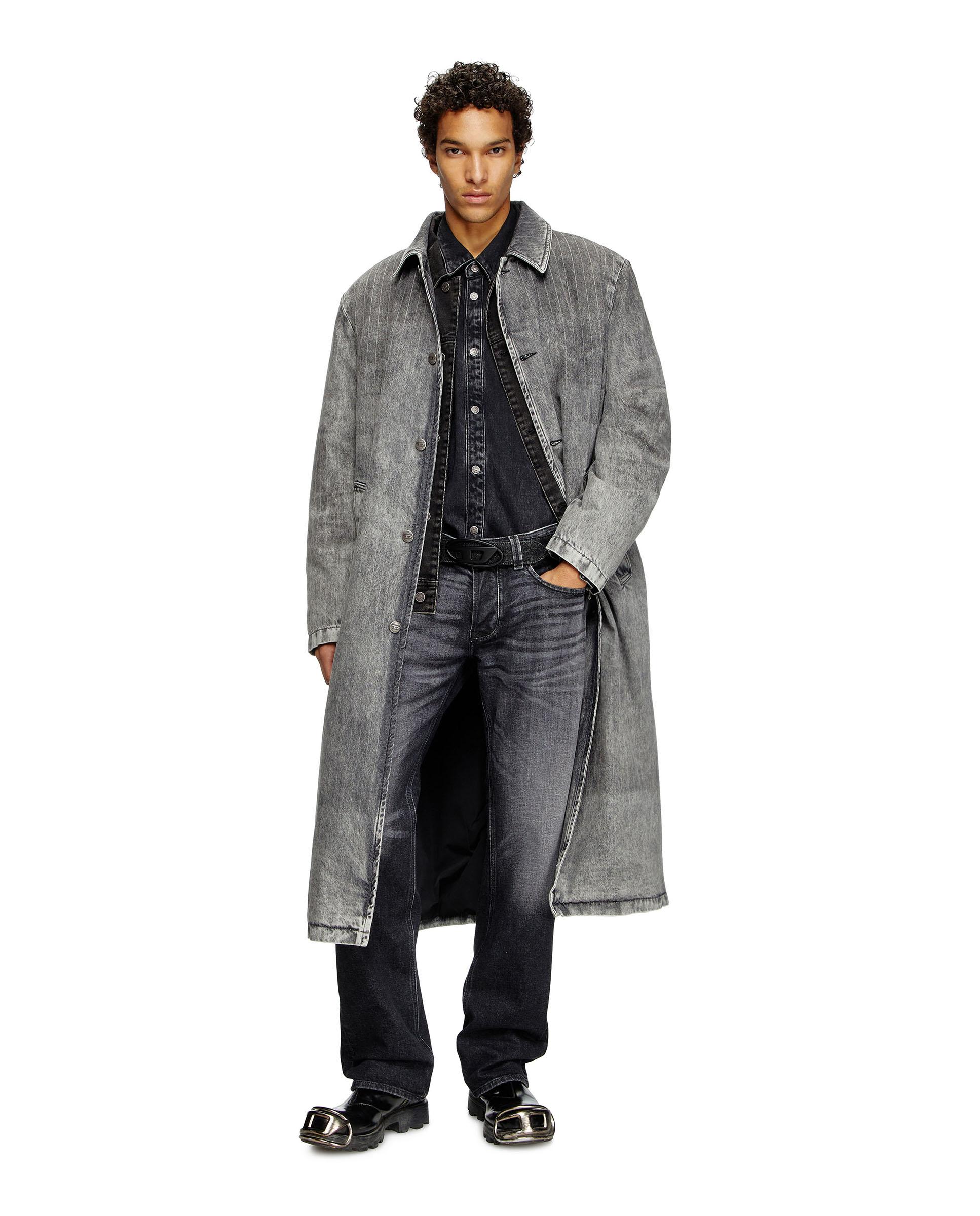 Diesel - Vaqueros rectos de hombre corte regular.