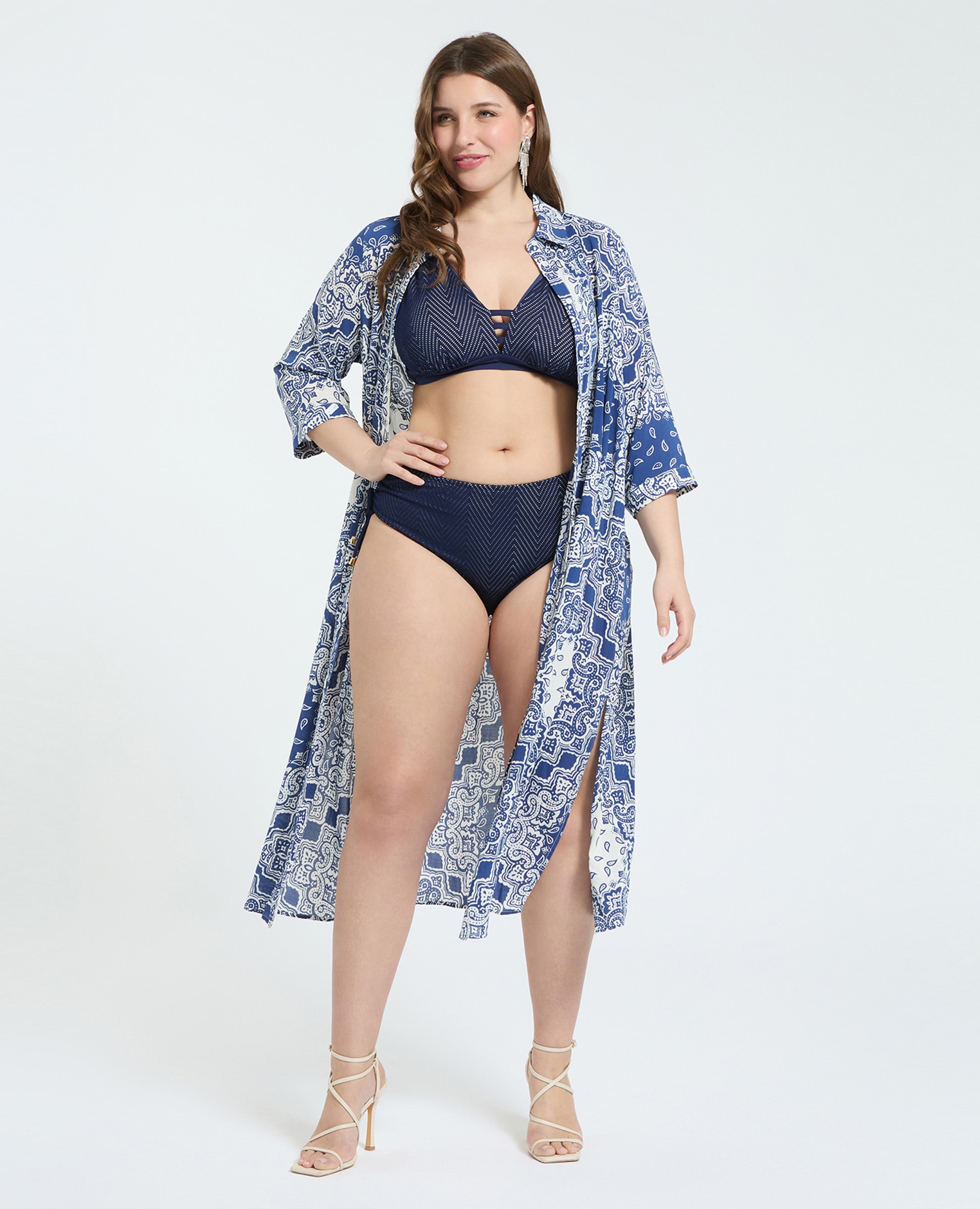 Vestido camisero estampado bandana confeccionada para una sensación agradable sobre la piel - Fiorella Rubino - Azul Azul-3