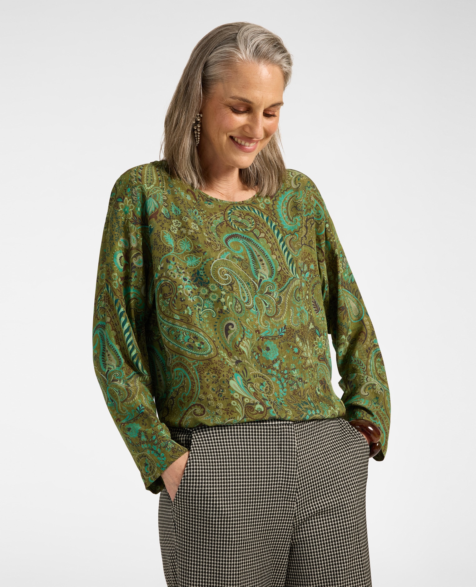 Blusa de mujer de viscosa estampada paisley ajuste boxy cierre posterior con abertura y botón - Elena Miró - Verde Verde-1