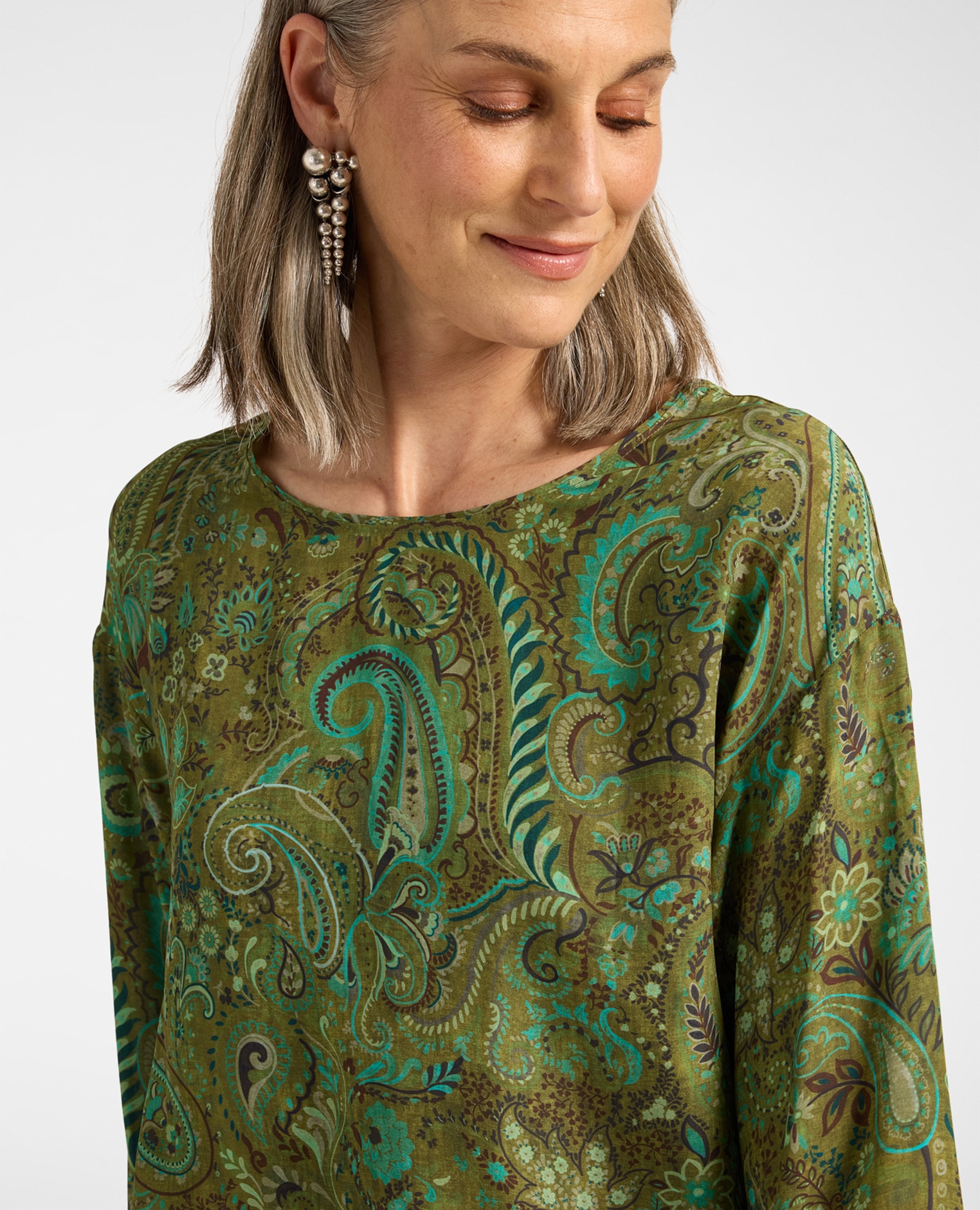 Blusa de mujer de viscosa estampada paisley ajuste boxy cierre posterior con abertura y botón - Elena Miró - Verde Verde-4