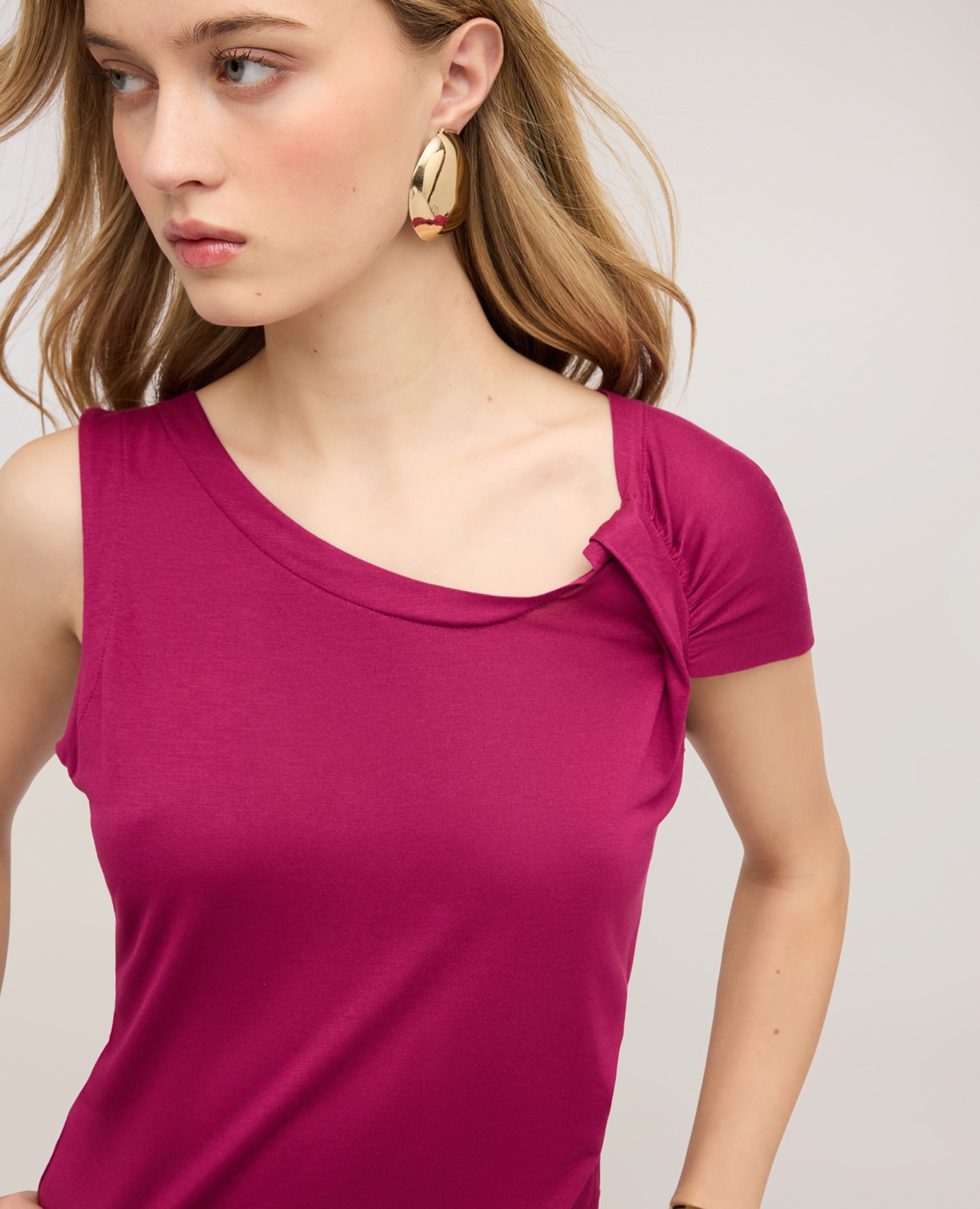 Top de mujer asimétrico con drapeado escote asimétrico con drapeado lateral - Motivi - Fucsia Fucsia-4