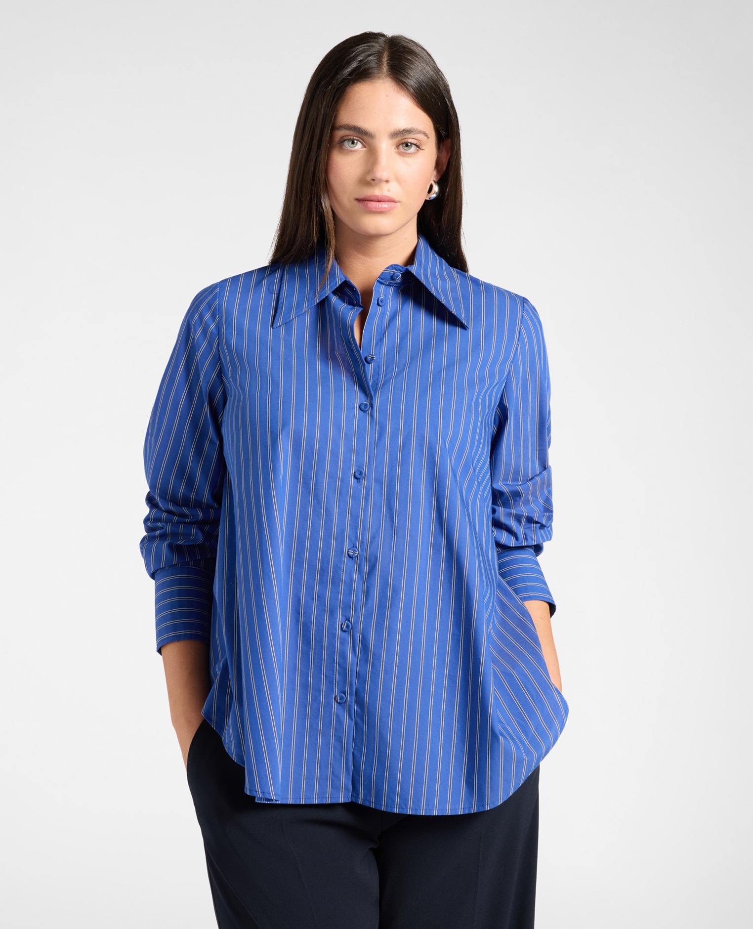Imagen 0 de Camisa de mujer de mezcla de algodón a rayas línea ligeramente acampanada cierre con botones Azul