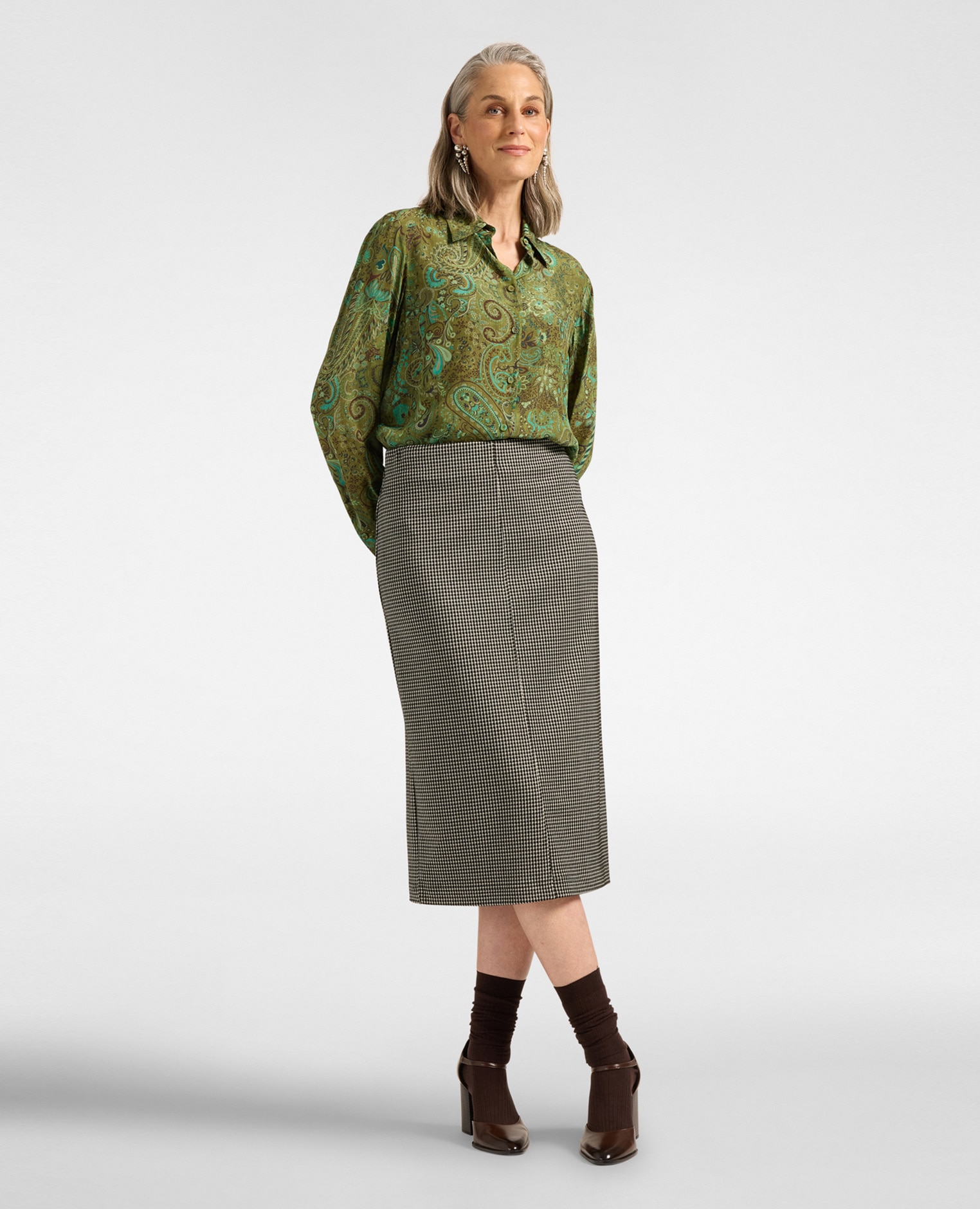 Imagen 3 de Camisa de mujer de viscosa estampada paisley modelo de manga larga con ajuste regular cierre frontal con botones - Elena Miró - Verde Verde