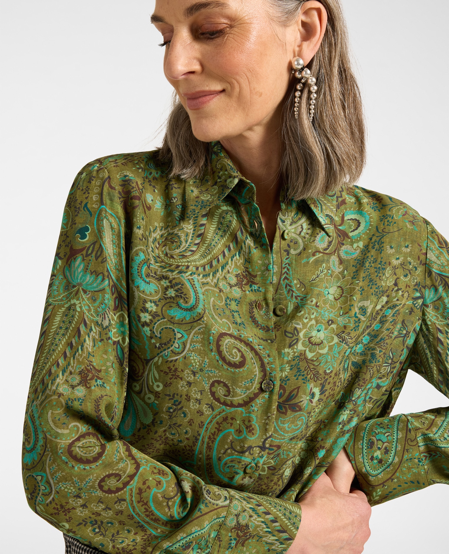 Imagen 4 de Camisa de mujer de viscosa estampada paisley modelo de manga larga con ajuste regular cierre frontal con botones - Elena Miró - Verde Verde