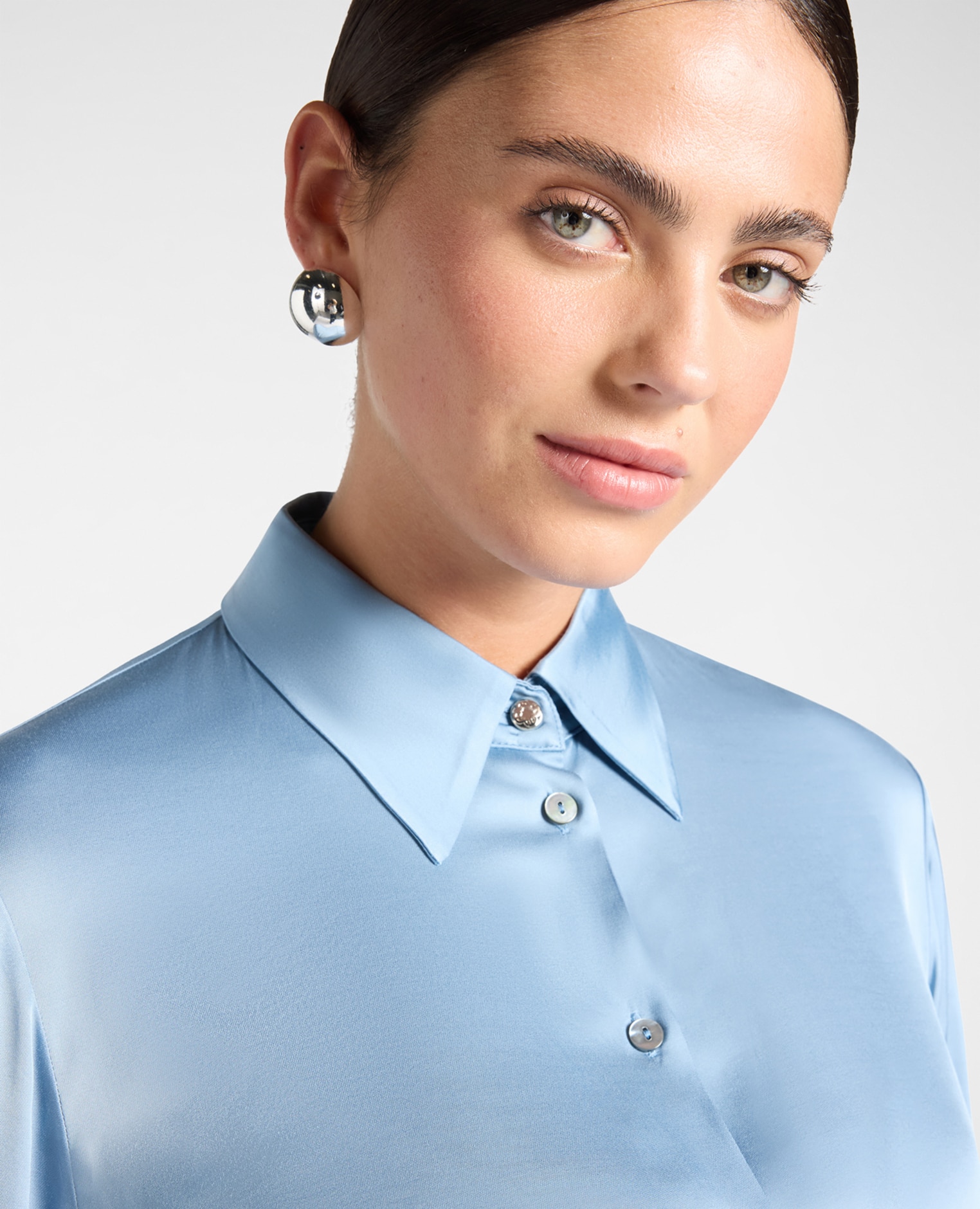 Camisa de mujer en raso de viscosa elástico ajuste regular cierre frontal con botones - Elena Miró - Azul claro Azul claro-4