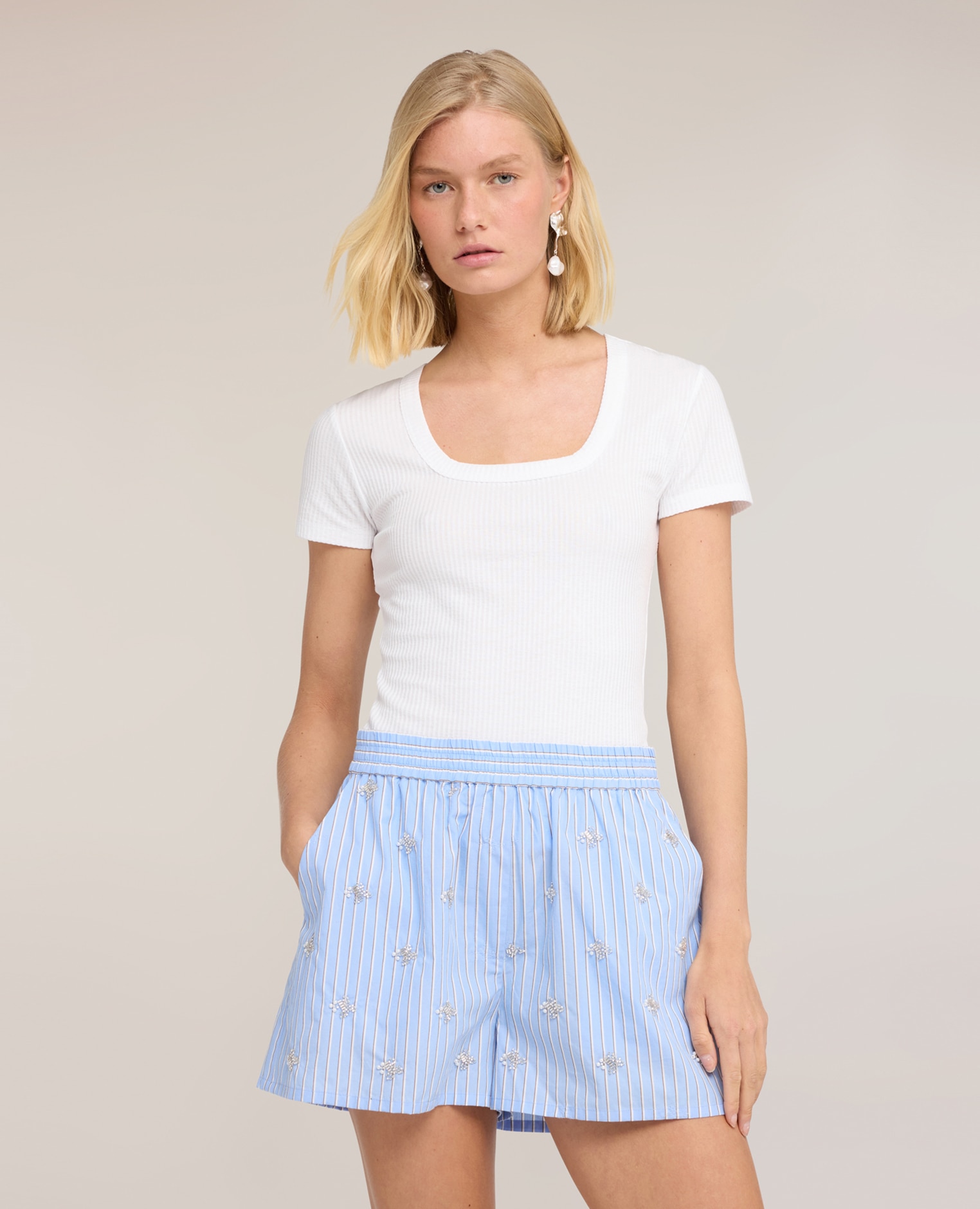 Motivi - Camiseta de mujer de punto acanalado con cut-out ajuste slim y escote redondo.