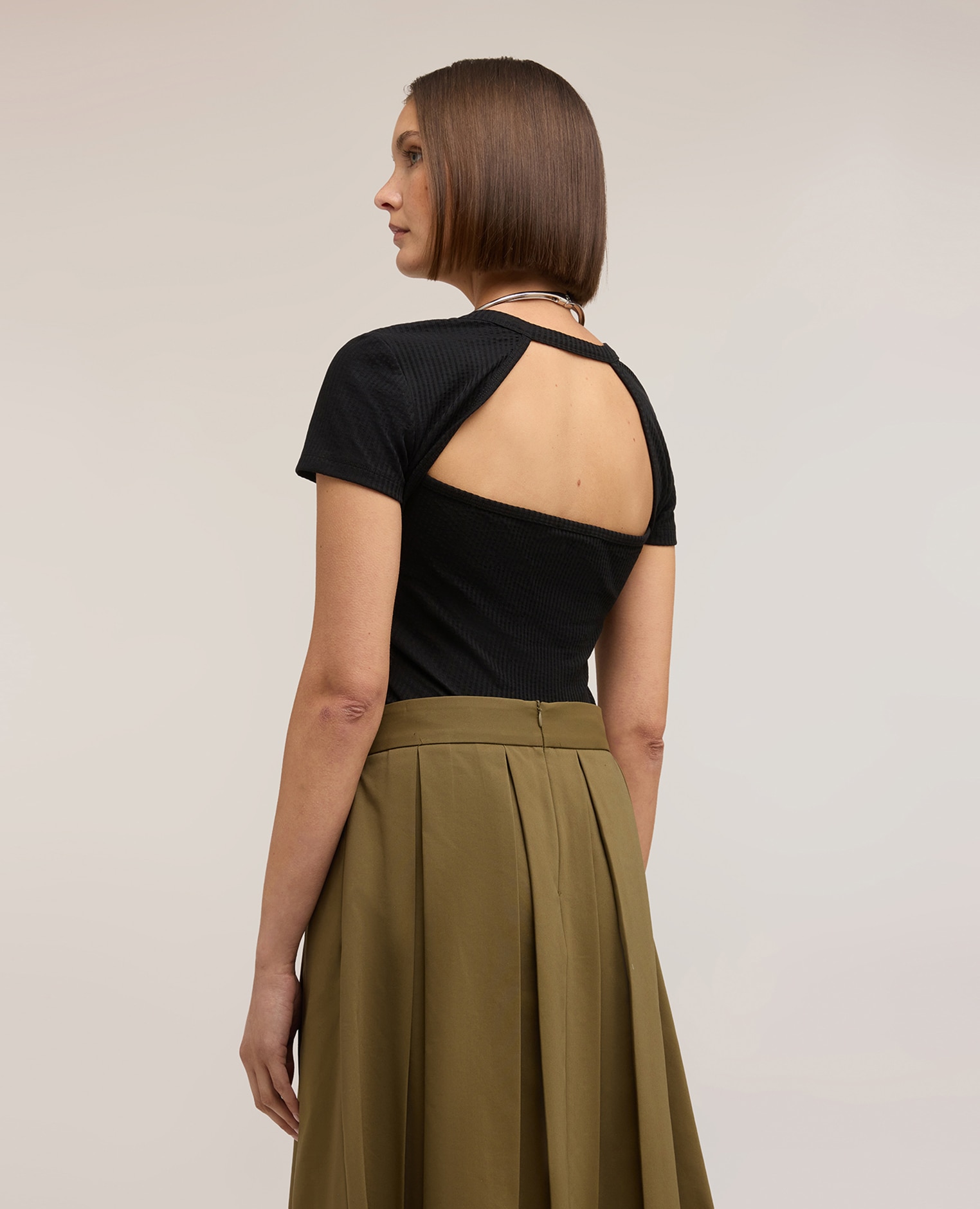 Camiseta de mujer de punto acanalado con cut-out ajuste slim y escote redondo - Motivi - Negro Negro-2