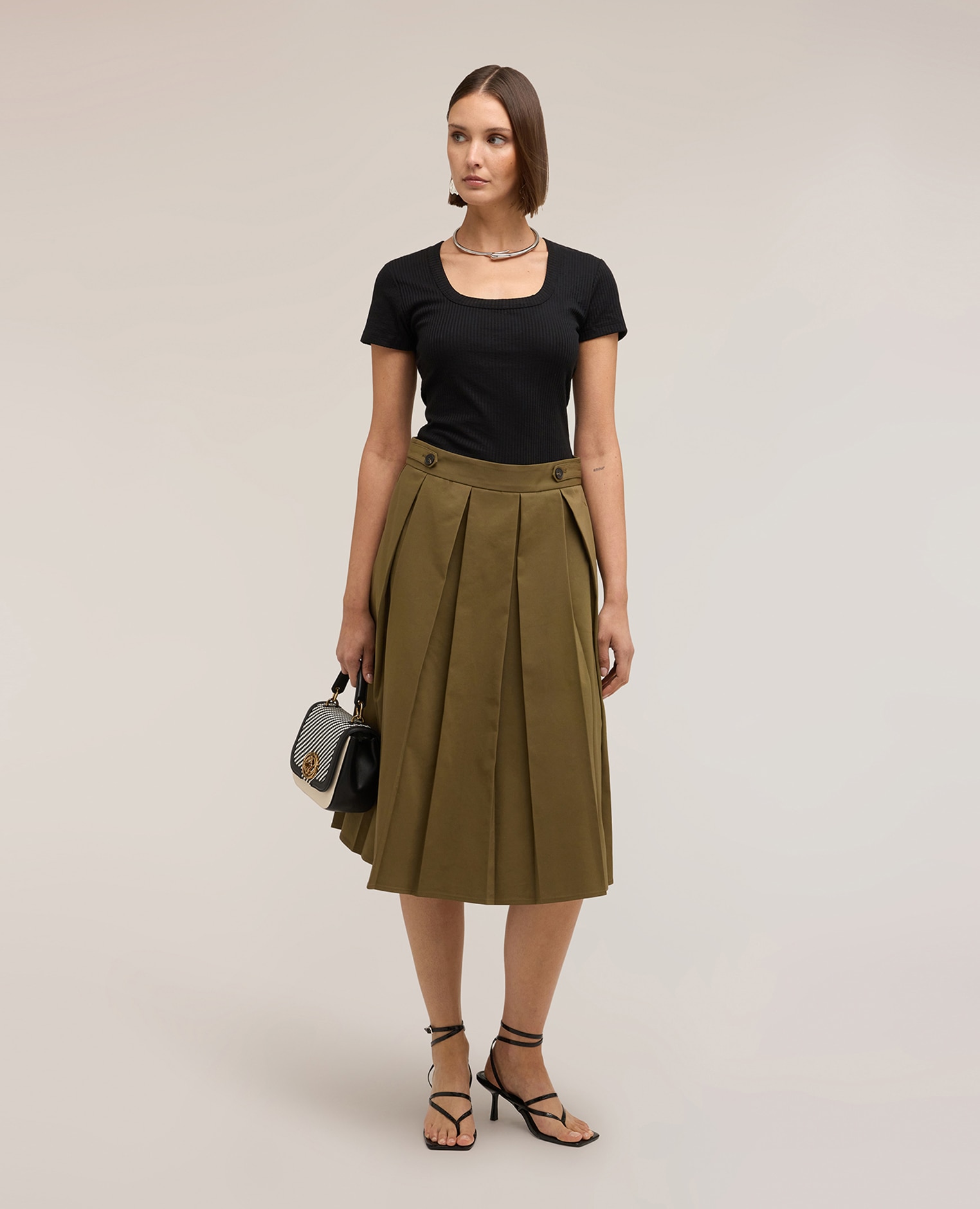 Camiseta de mujer de punto acanalado con cut-out ajuste slim y escote redondo - Motivi - Negro Negro-3