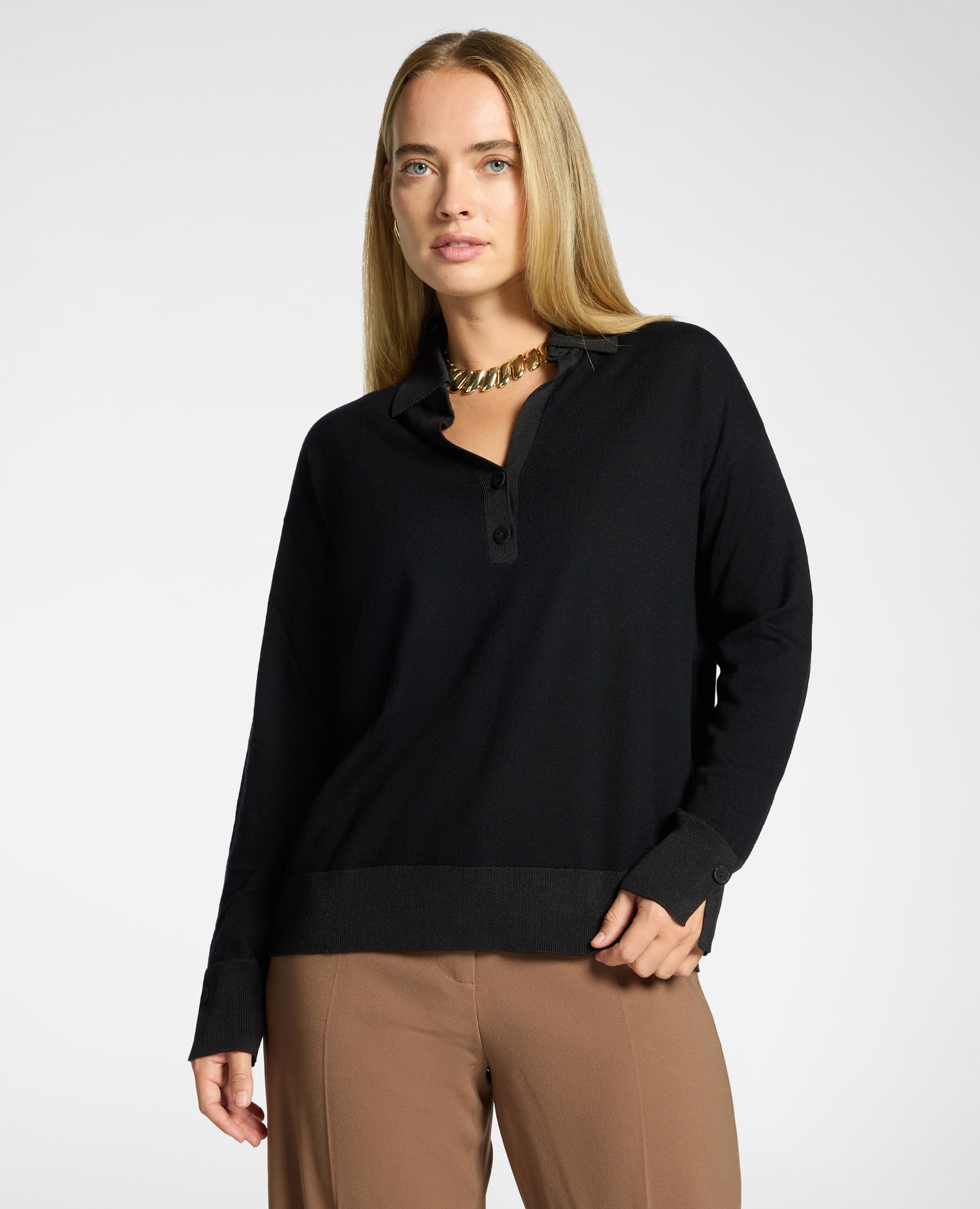 Imagen 0 de Polo de mujer de pura lana ajuste regular con cierre de botones Negro