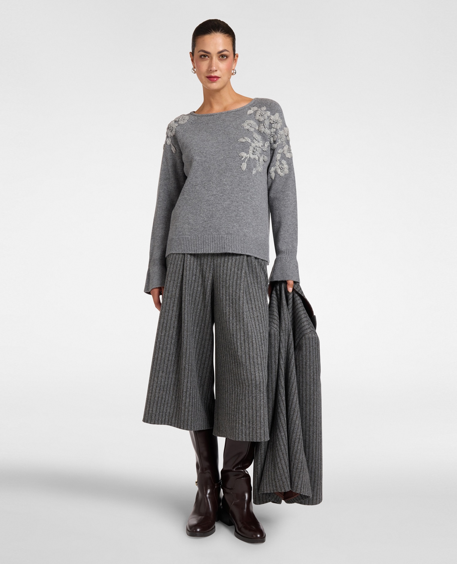 Jersey de mujer de pura lana con bordado floral corte regular largo medio - Elena Miró - Gris Gris-3