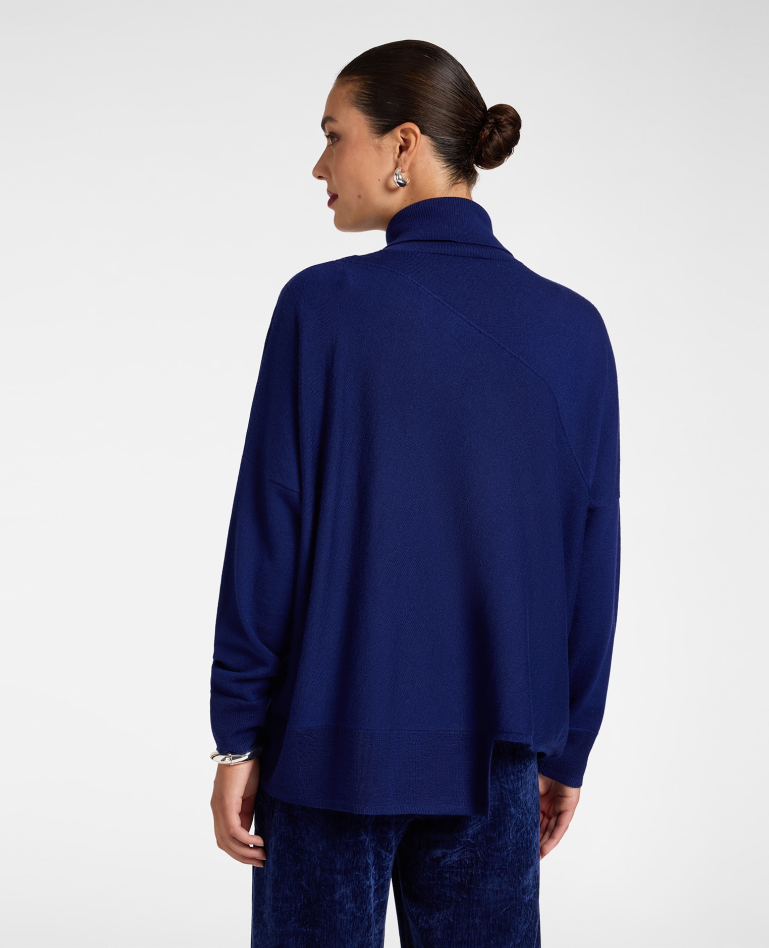 Jersey de mujer de cuello alto en lana con bajo asimétrico ajuste oversize largo medio - Elena Miró - Azul Azul-2