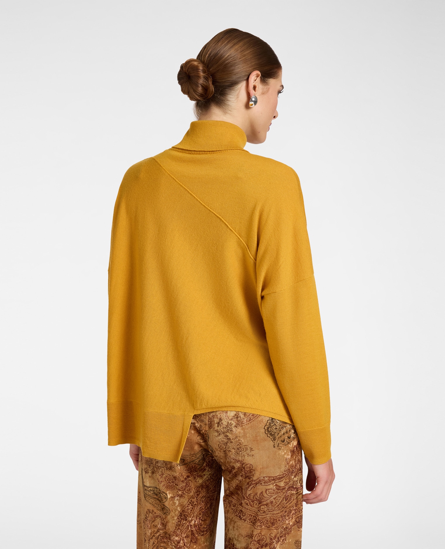 Jersey de mujer de cuello alto en lana con bajo asimétrico ajuste oversize largo medio - Elena Miró - Amarillo Amarillo-2