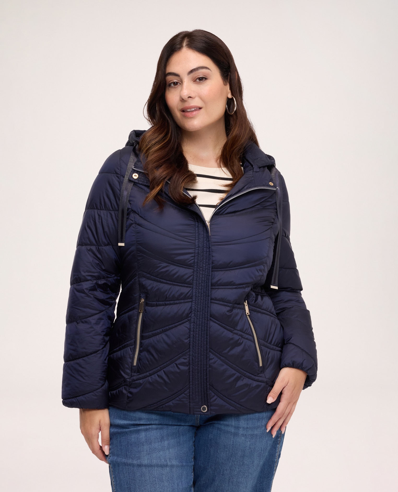Plumífero de mujer corto acolchado con ondas forrado internamente con mangas largas y ajuste para un confort óptimo - Fiorella Rubino - Azul Azul-1