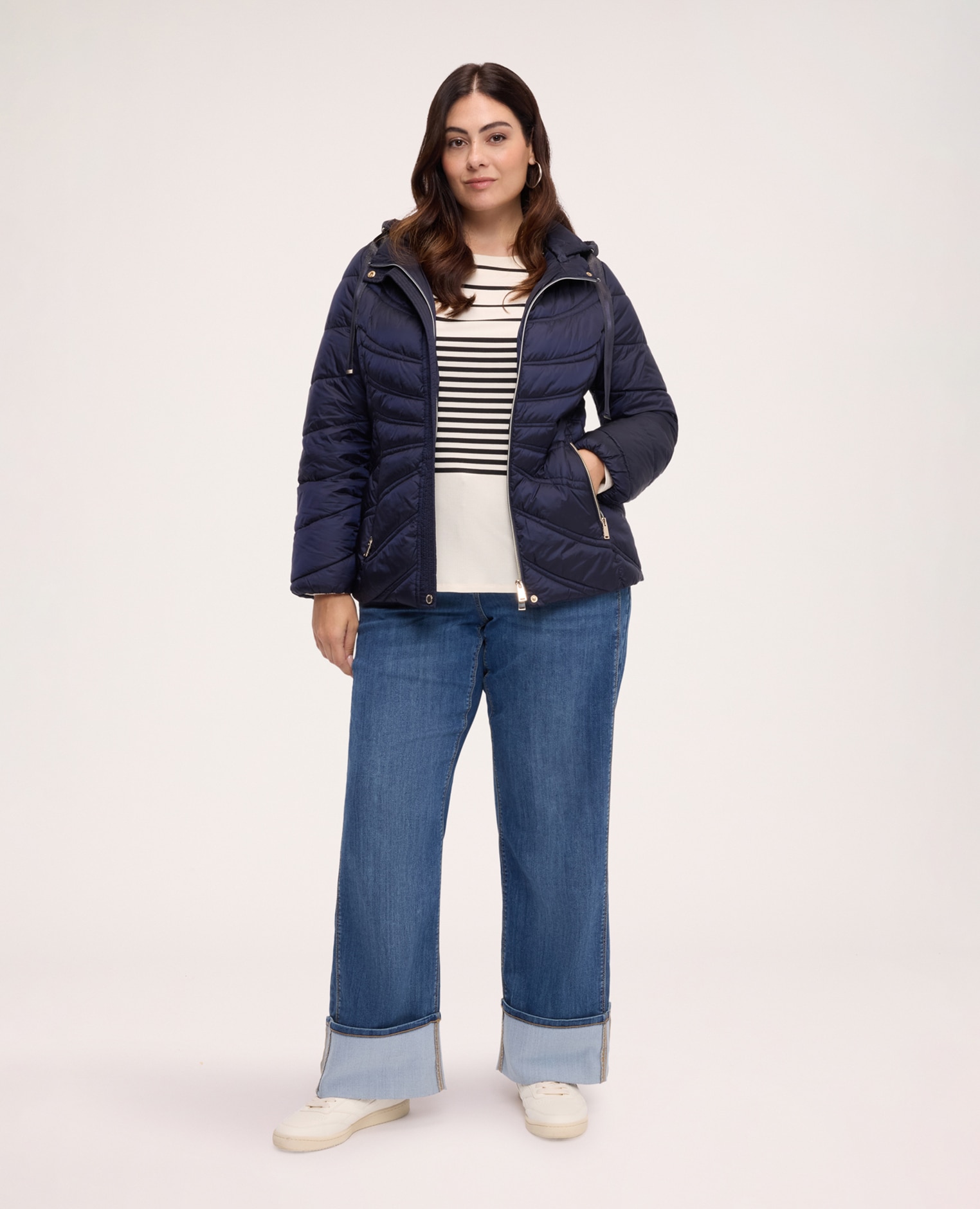 Plumífero de mujer corto acolchado con ondas forrado internamente con mangas largas y ajuste para un confort óptimo - Fiorella Rubino - Azul Azul-3