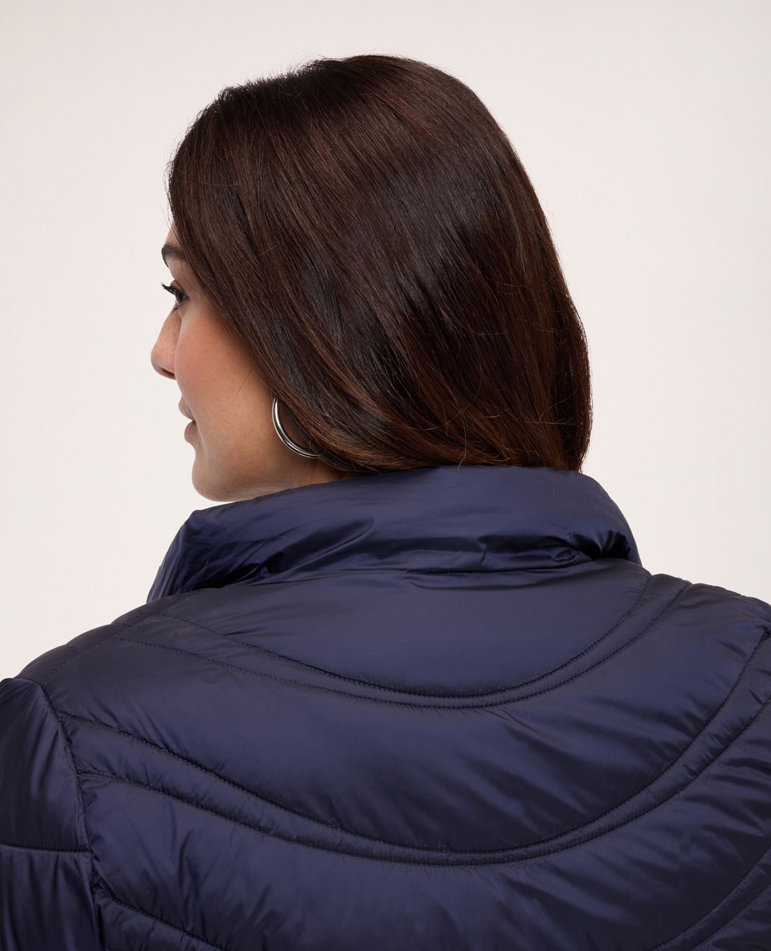 Plumífero de mujer corto acolchado con ondas forrado internamente con mangas largas y ajuste para un confort óptimo - Fiorella Rubino - Azul Azul-4