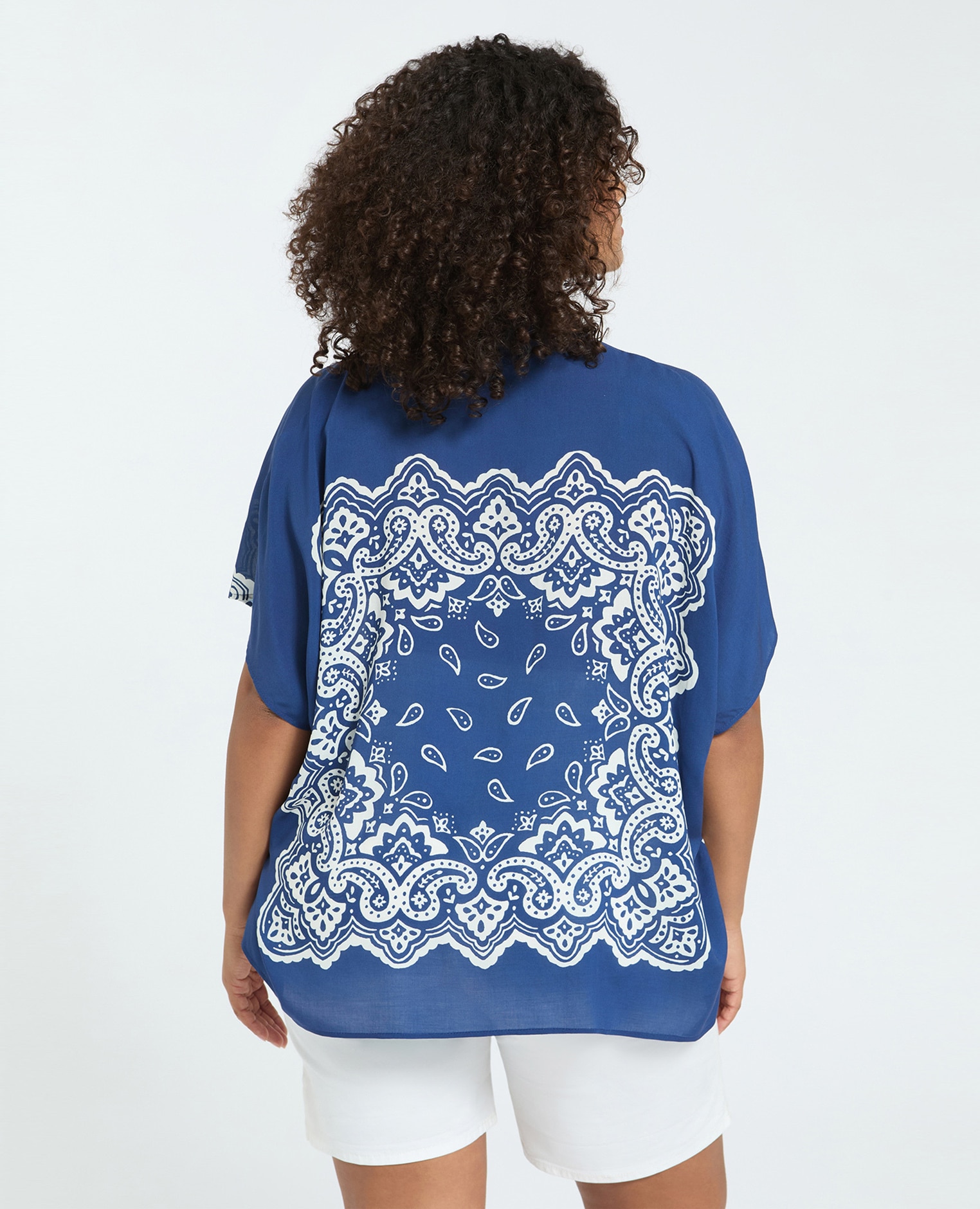 Blusa de mujer estampado bandana en viscosa cierre con botones - Fiorella Rubino - Azul Azul-2