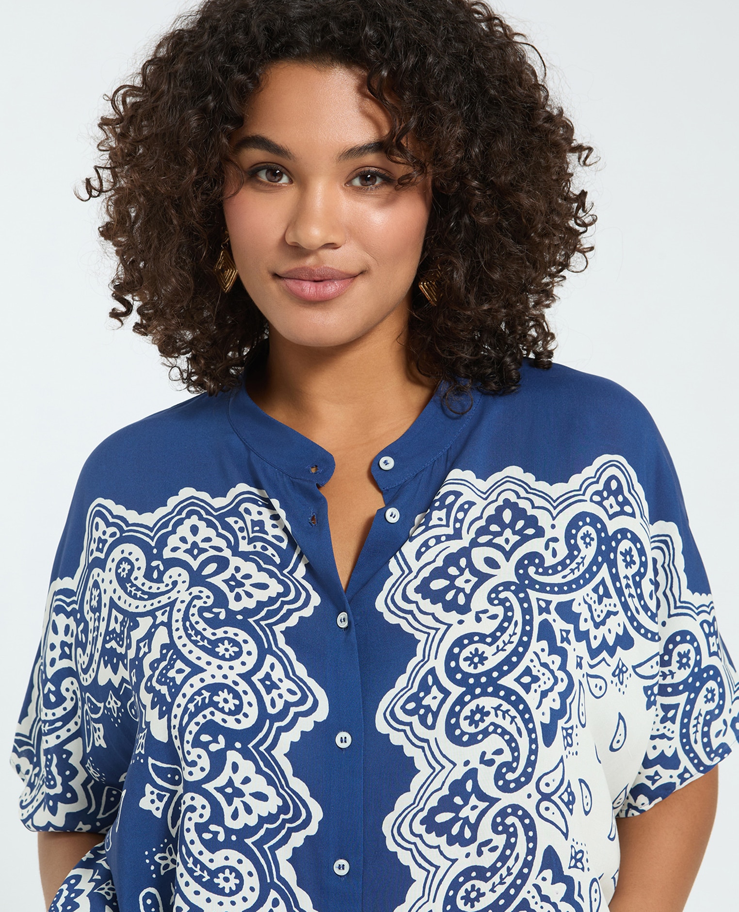 Blusa de mujer estampado bandana en viscosa cierre con botones - Fiorella Rubino - Azul Azul-4