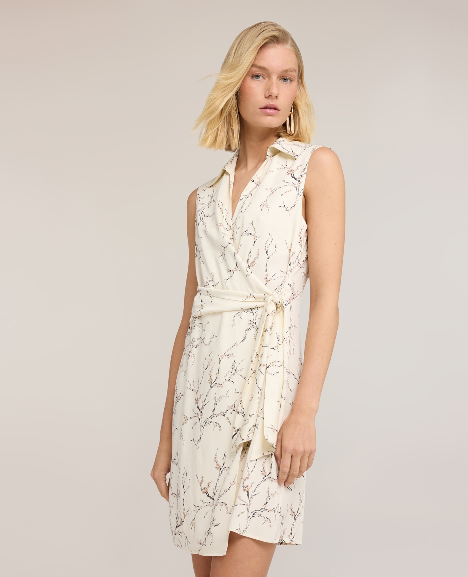 Vestido cruzado de satén con estampado cierre cruzado con cinturón anudable en la cintura - Motivi - Blanco Blanco-3