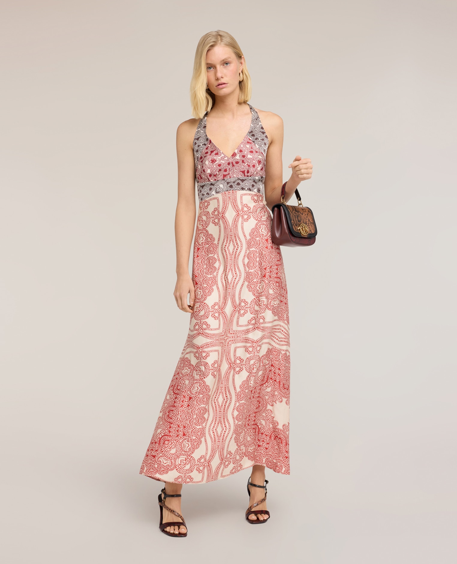 Vestido largo de satén estampado paisley escote en v con tirantes americanos - Motivi - Rojo Rojo-3