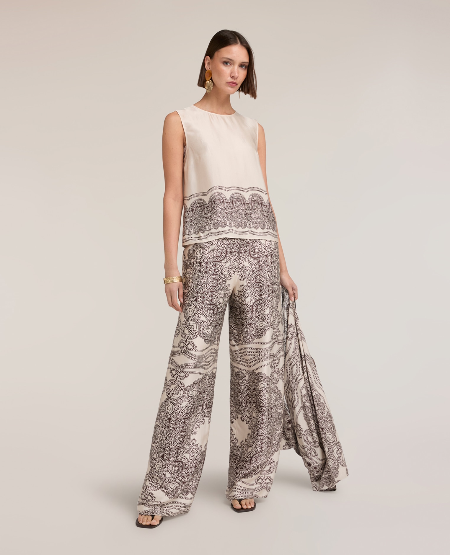 Top de mujer de raso estampado paisley ajuste boxy con cierre posterior de botones - Motivi - Blanco Blanco-3