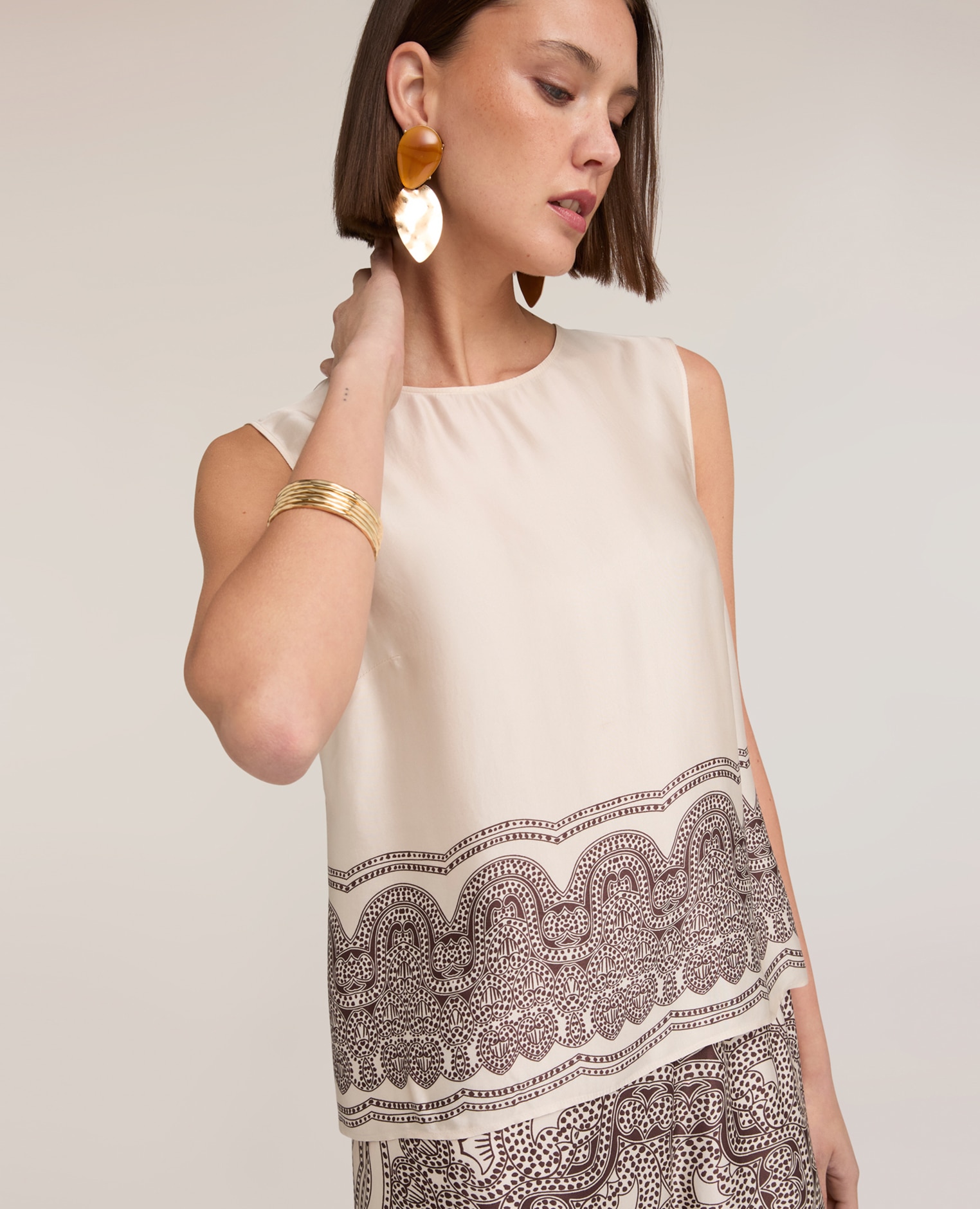 Top de mujer de raso estampado paisley ajuste boxy con cierre posterior de botones - Motivi - Blanco Blanco-4