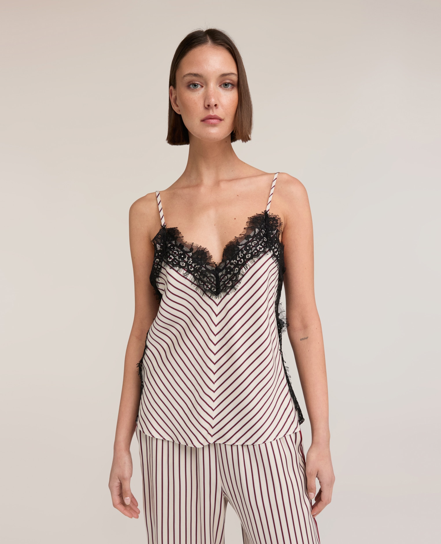 Top de mujer de rayas en viscosa con encaje escote en v con ajuste regular - Motivi - Negro Negro-1