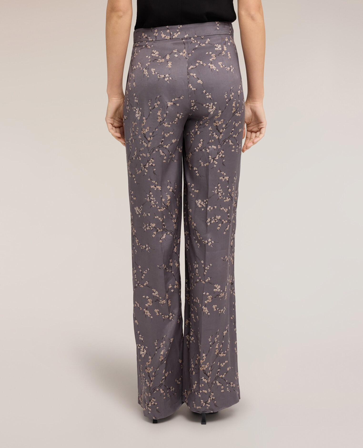 Pantalones de mujer palazzo de twill de viscosa con estampado de flores cierre frontal con botón y cremallera - Motivi - Gris Gris-2