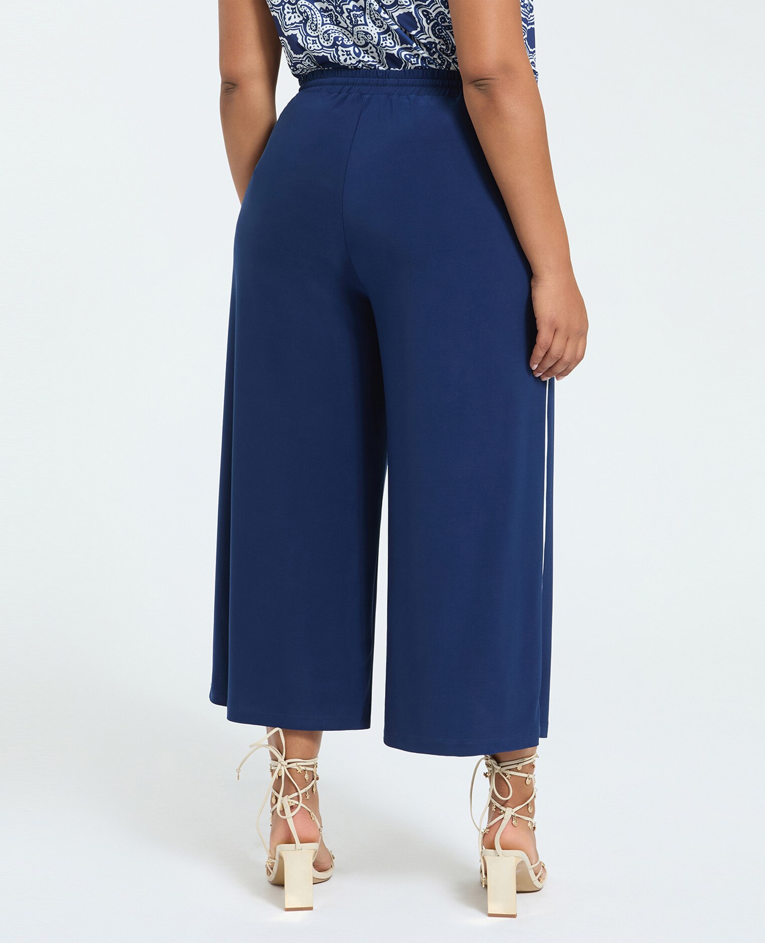 Pantalones de mujer cropped de punto cierre con cordón ajustable y perfiles laterales en contraste - Fiorella Rubino - Azul Azul-2
