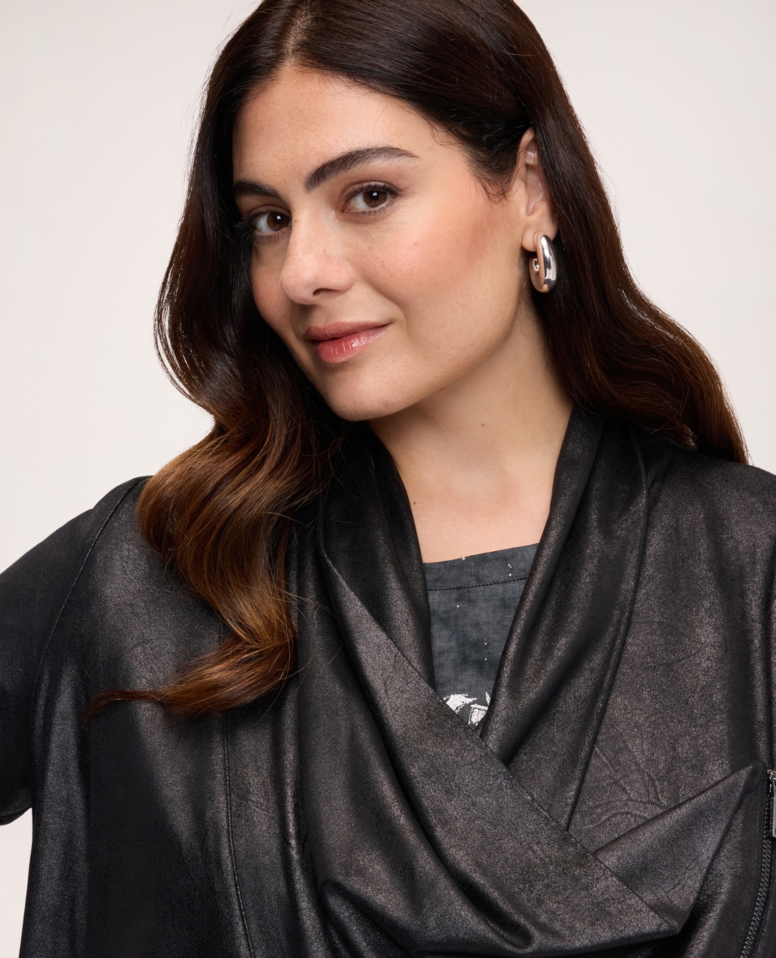 Chaqueta de mujer soft touch con cuello chal cierre de cremallera asimétrico - Fiorella Rubino - Negro Negro-4