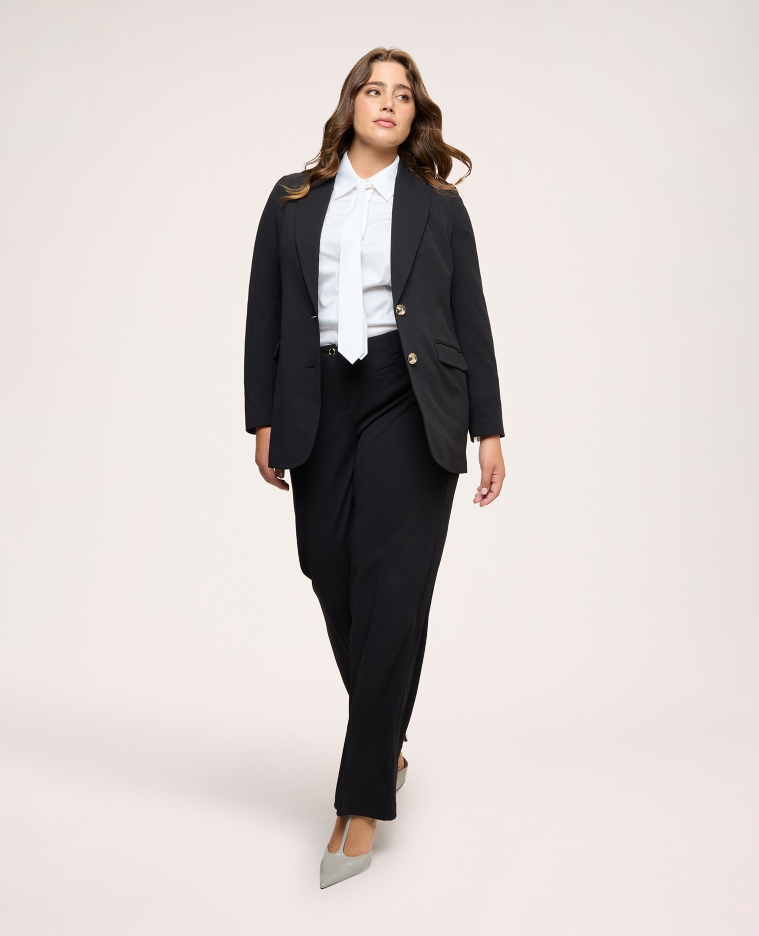 Blazer de mujer estructurado en tejido stretch perfecta para llevar siempre contigo no se arruga - Fiorella Rubino - Negro Negro-3