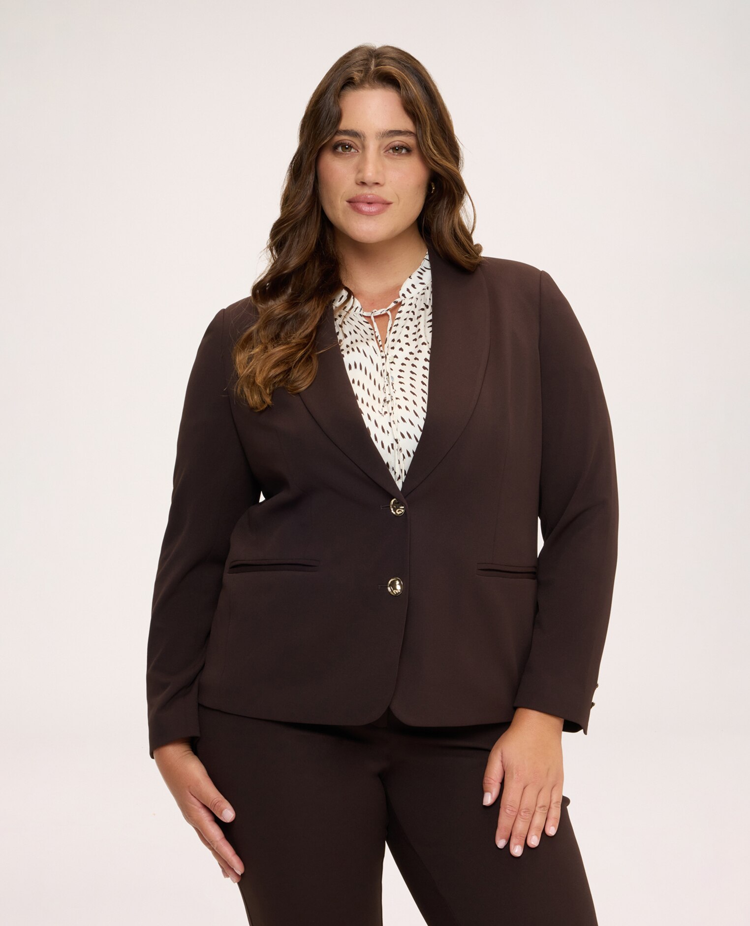Blazer de mujer corto en tejido elástico corte corto que la hace cómoda y versátil - Fiorella Rubino - Marrón Marrón-1