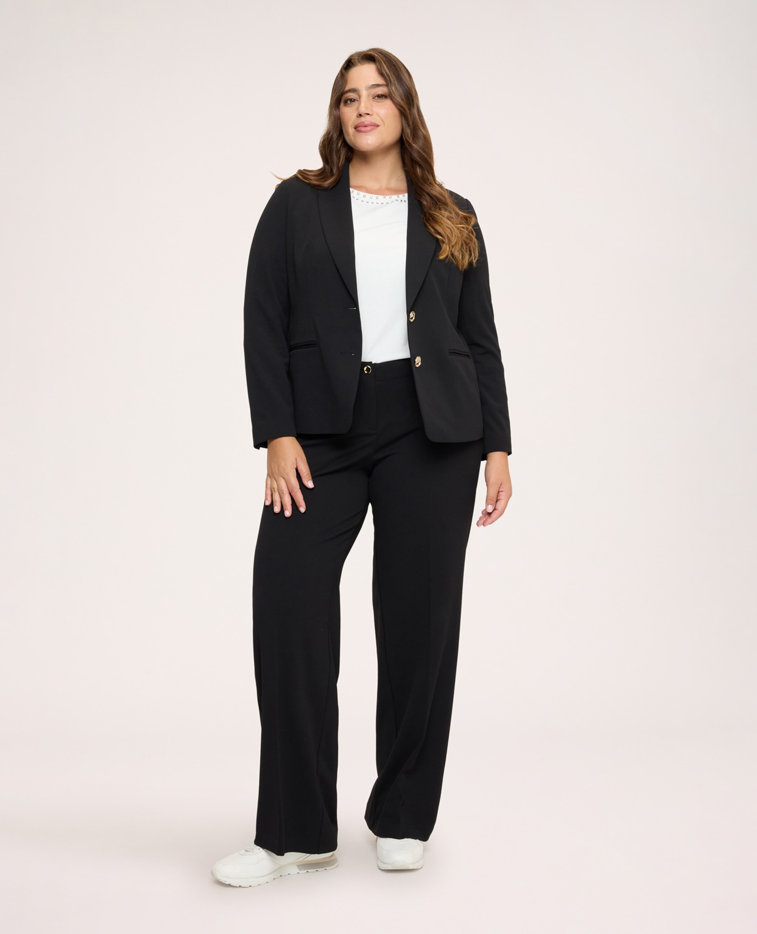 Blazer de mujer corto en tejido elástico corte corto que la hace cómoda y versátil - Fiorella Rubino - Negro Negro-3