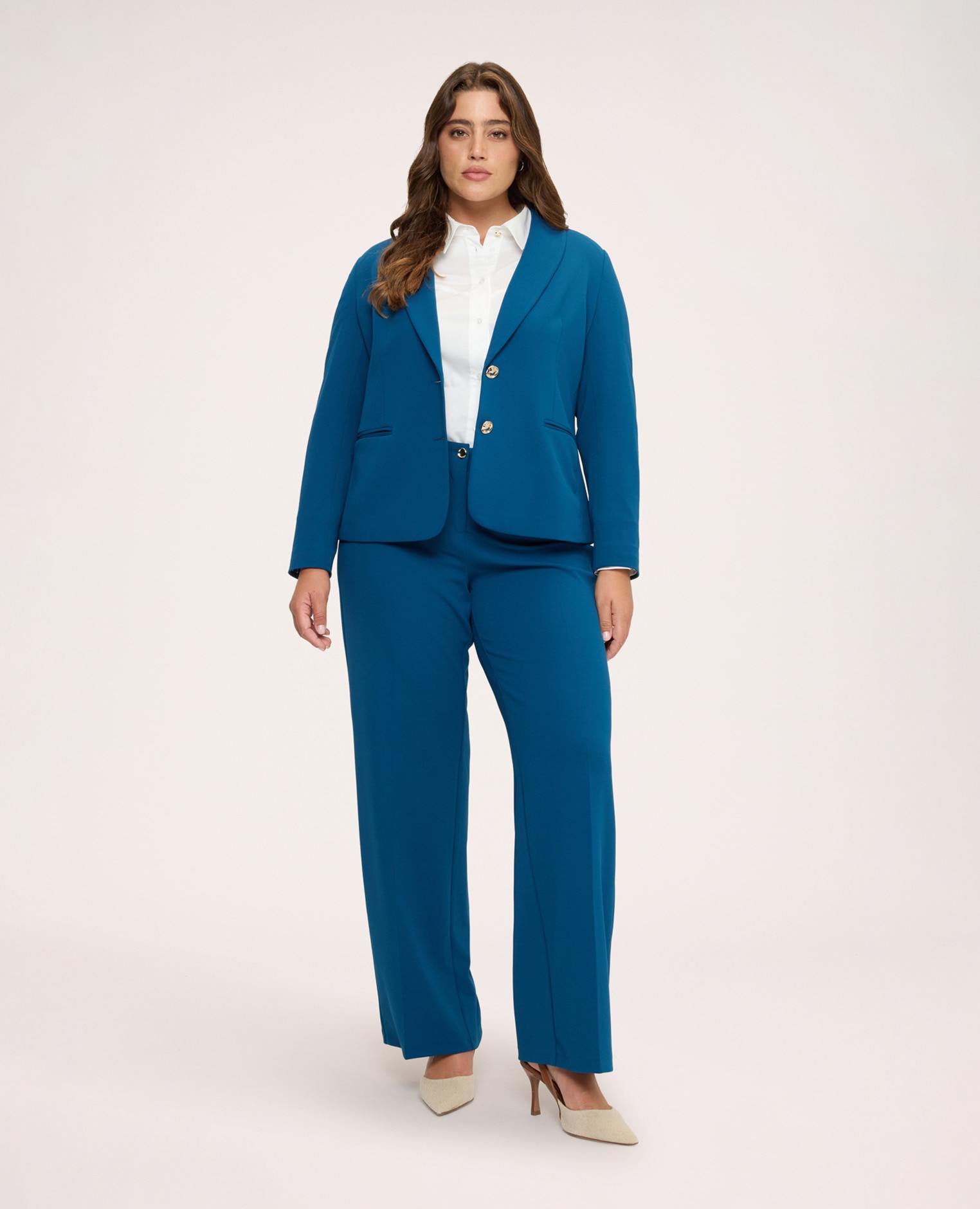 Blazer de mujer corto en tejido elástico corte corto que la hace cómoda y versátil - Fiorella Rubino - Turquesa Turquesa-3